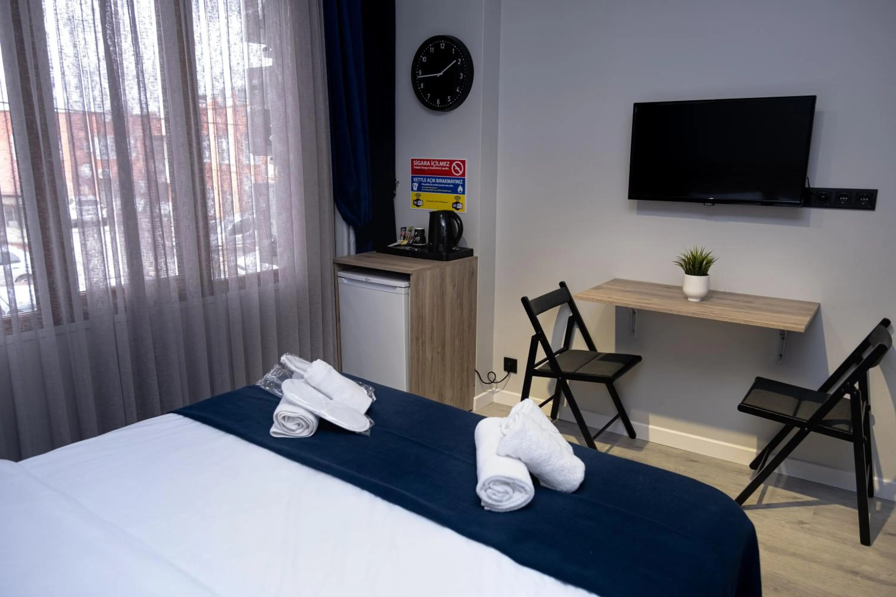 Photo of the whole room, Bed in Kassimo Hotel