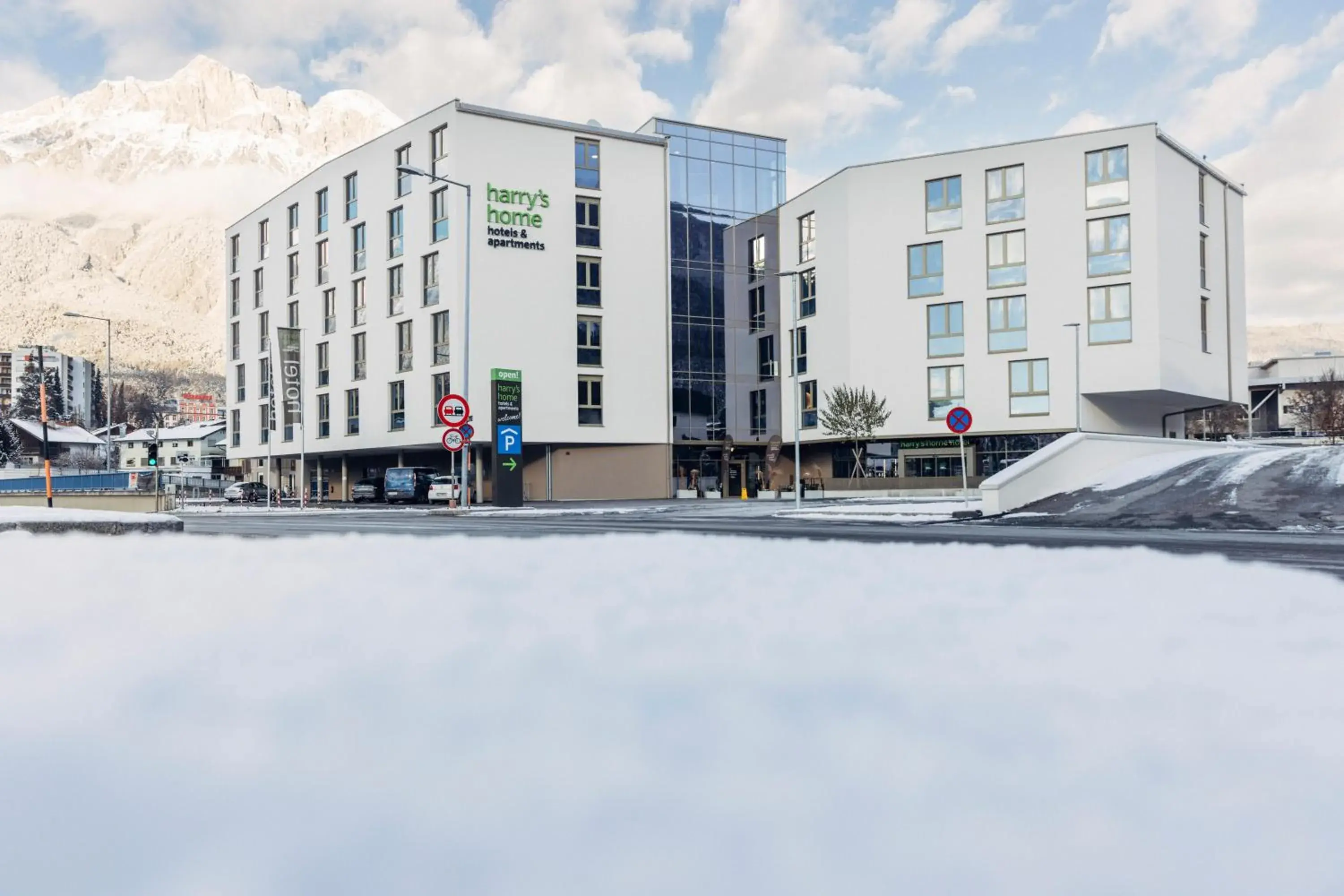 Property building in harry's home Telfs hotel & apartments Property building in harry's home Telfs hotel & apartments