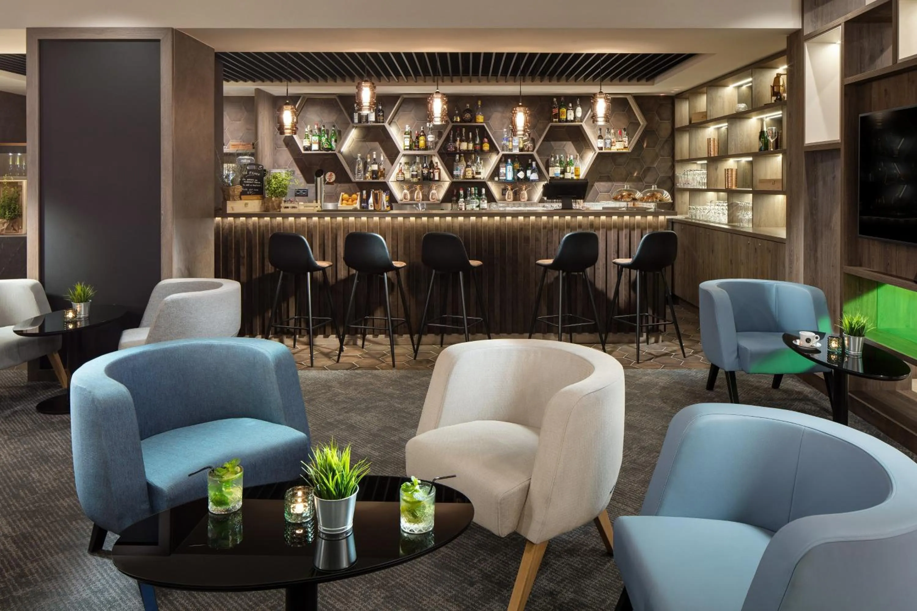 Lounge or bar in Holiday Inn Rome - Eur Parco Dei Medici by IHG