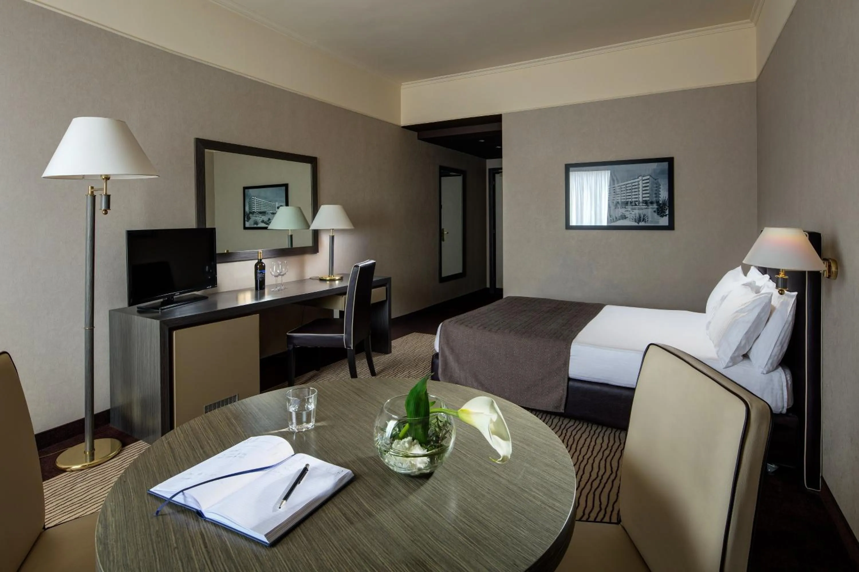 Photo of the whole room, Bed in Holiday Inn Rome - Eur Parco Dei Medici by IHG