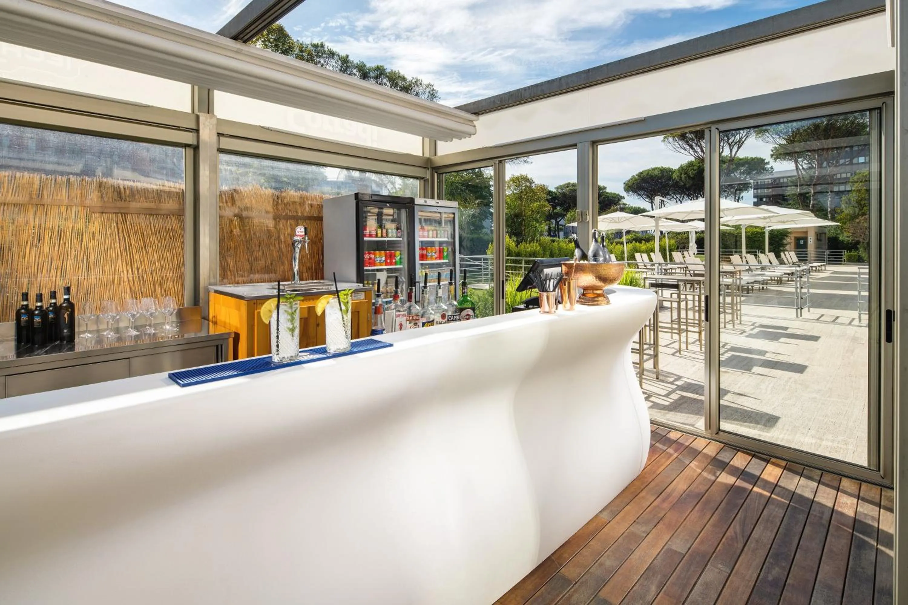 Lounge or bar in Holiday Inn Rome - Eur Parco Dei Medici by IHG