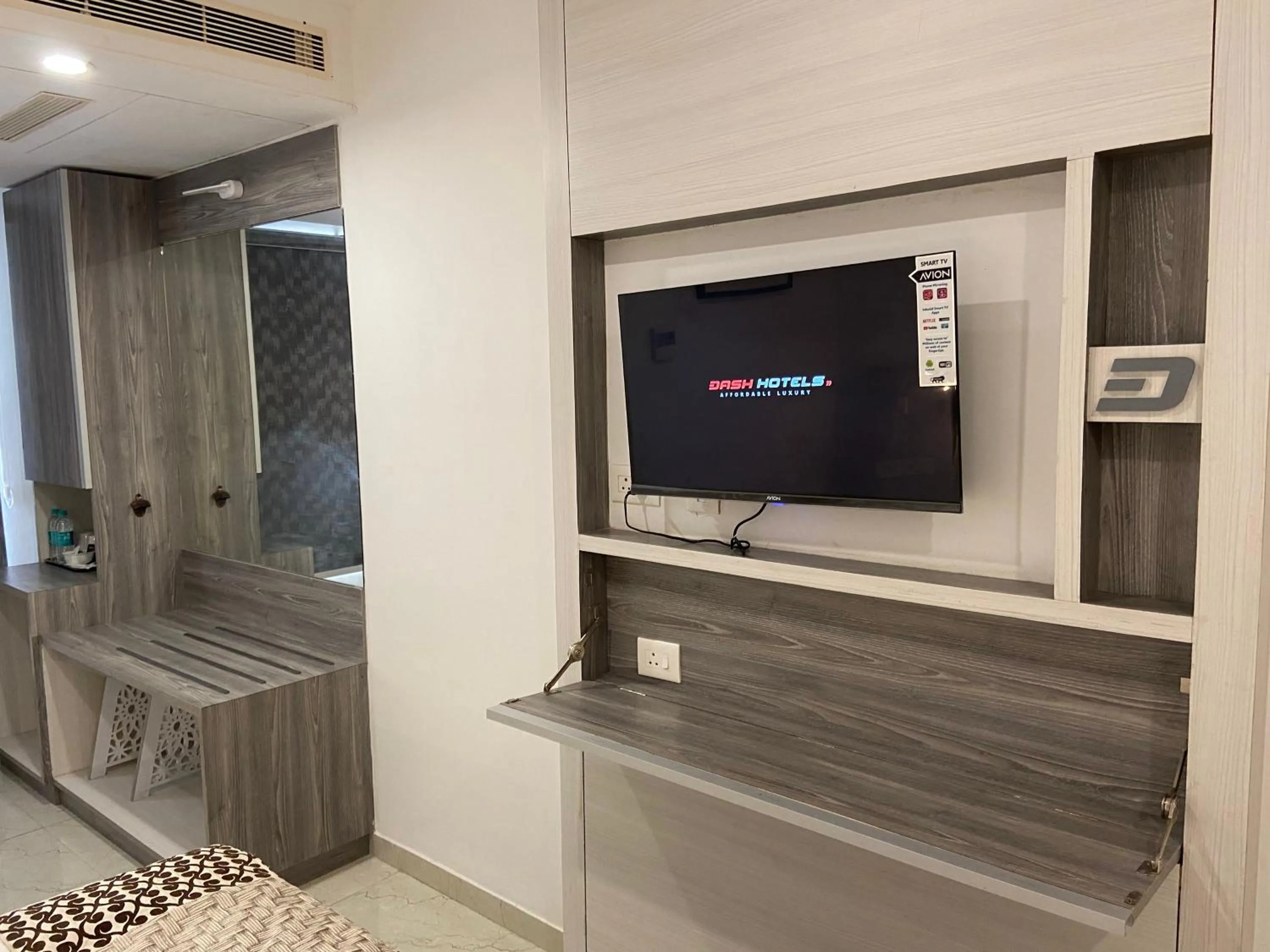TV and multimedia in Dash Hotels - Affordable Luxury