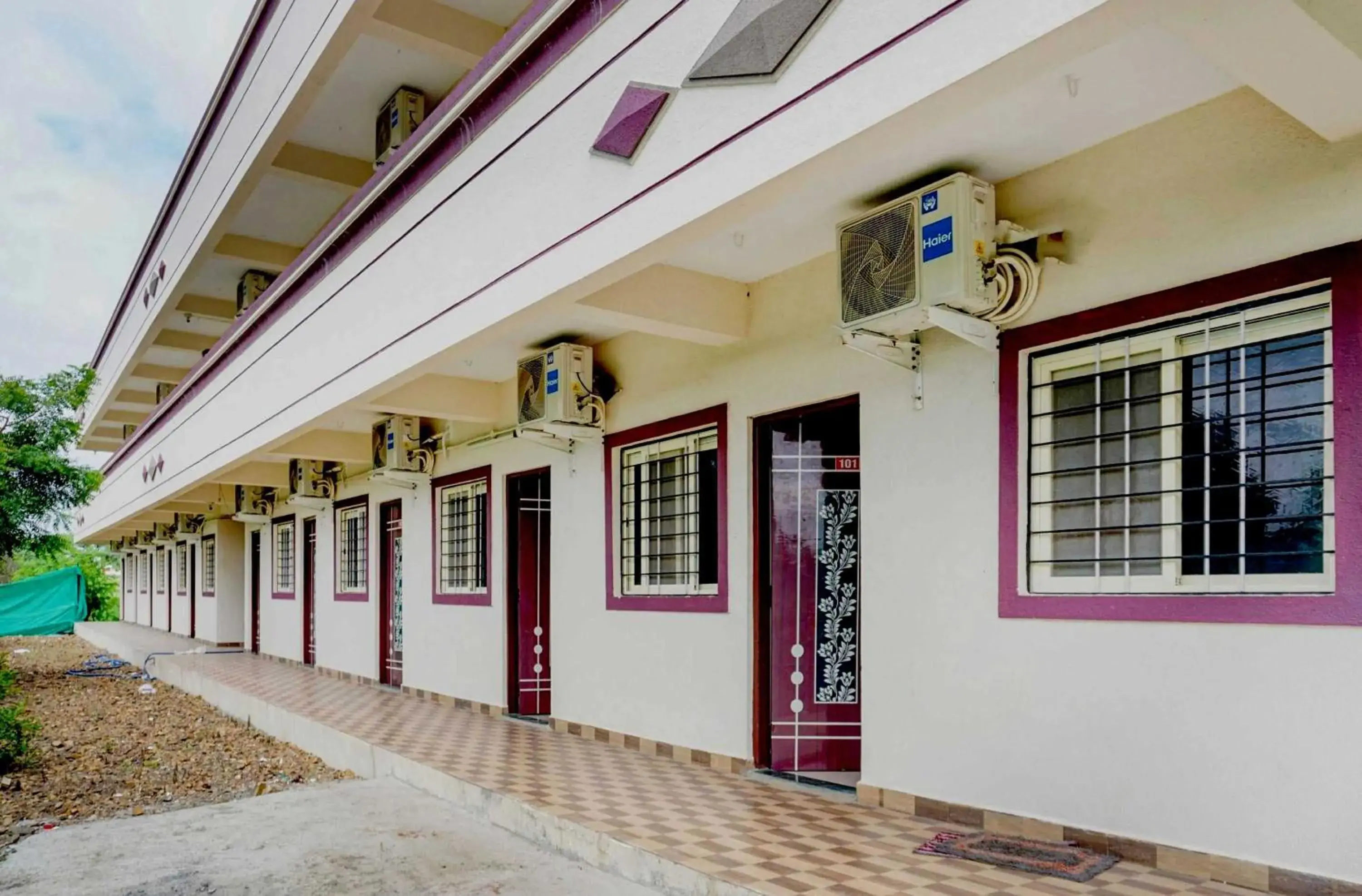 Facade/entrance in Hotel O Rajyog Inn Facade/entrance in Hotel O Rajyog Inn