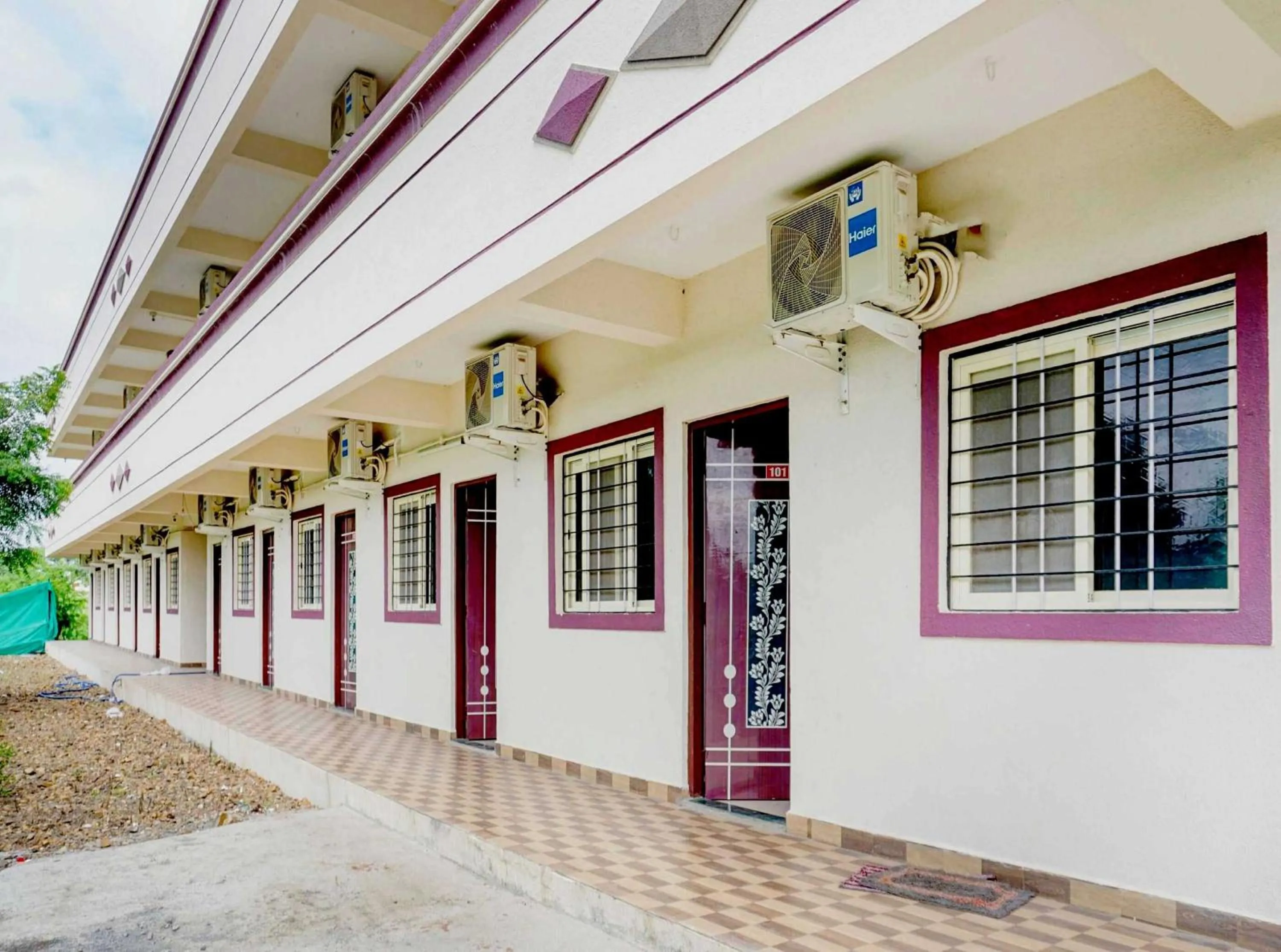 Facade/entrance in Hotel O Rajyog Inn