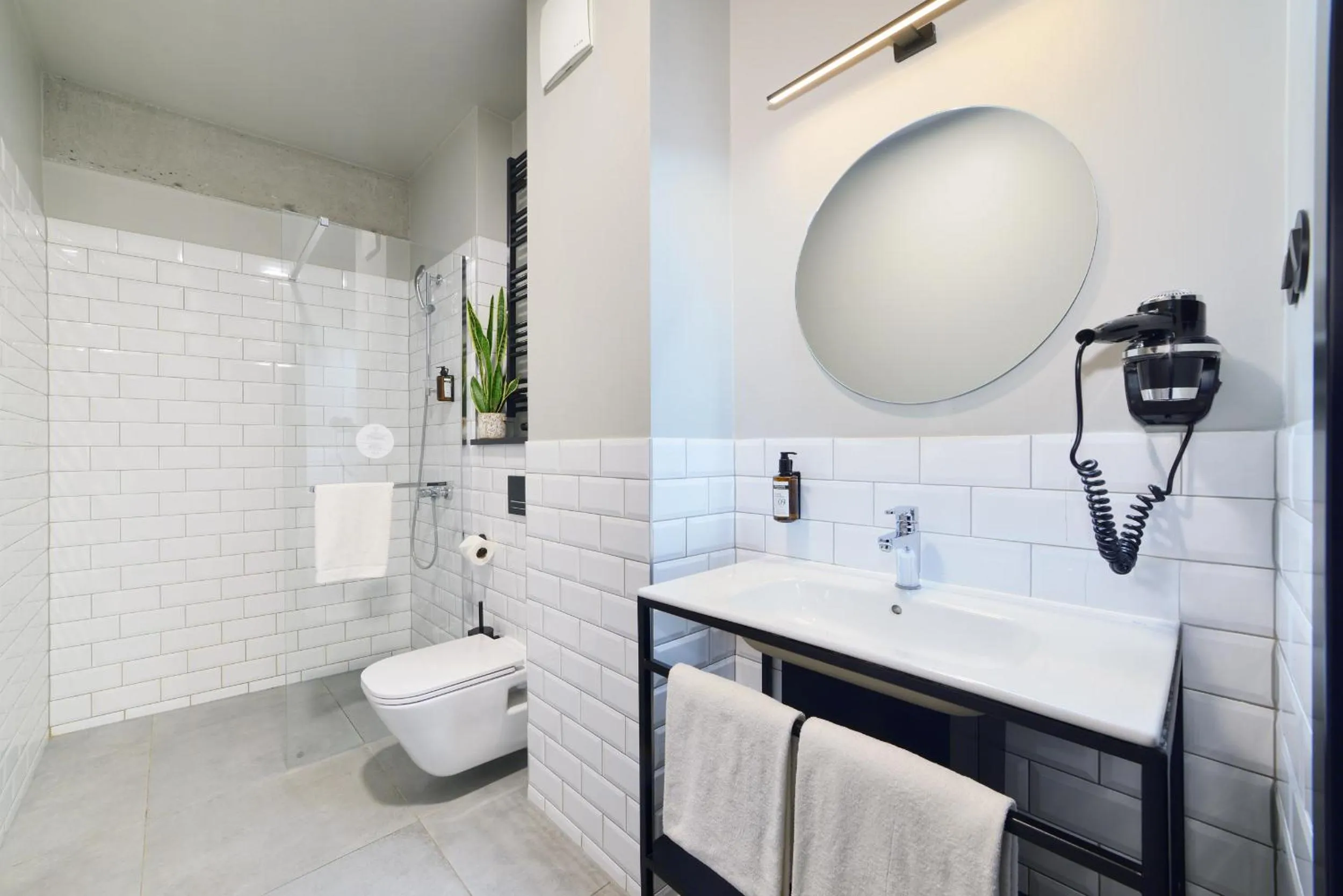 Shower in ARCHE Dwór Uphagena Gdańsk