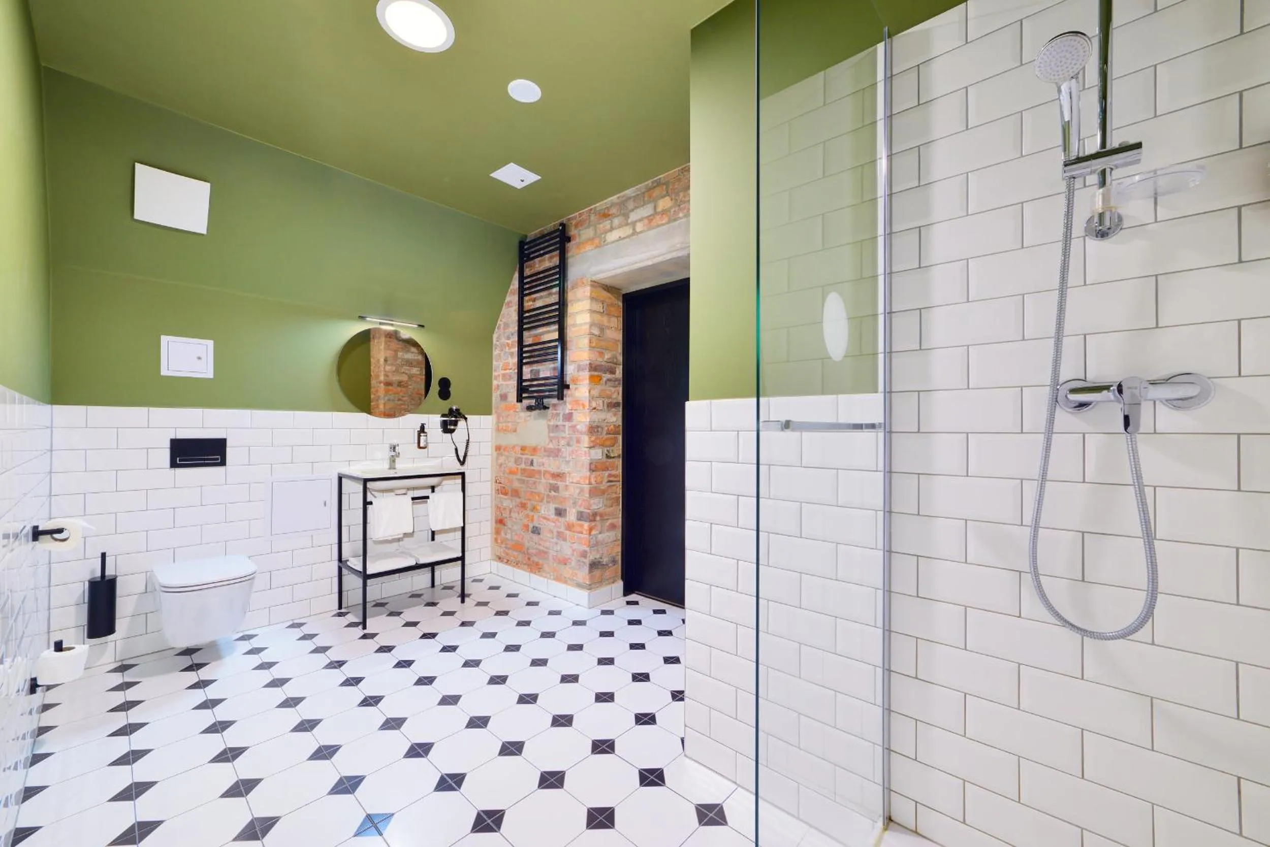 Shower in ARCHE Dwór Uphagena Gdańsk