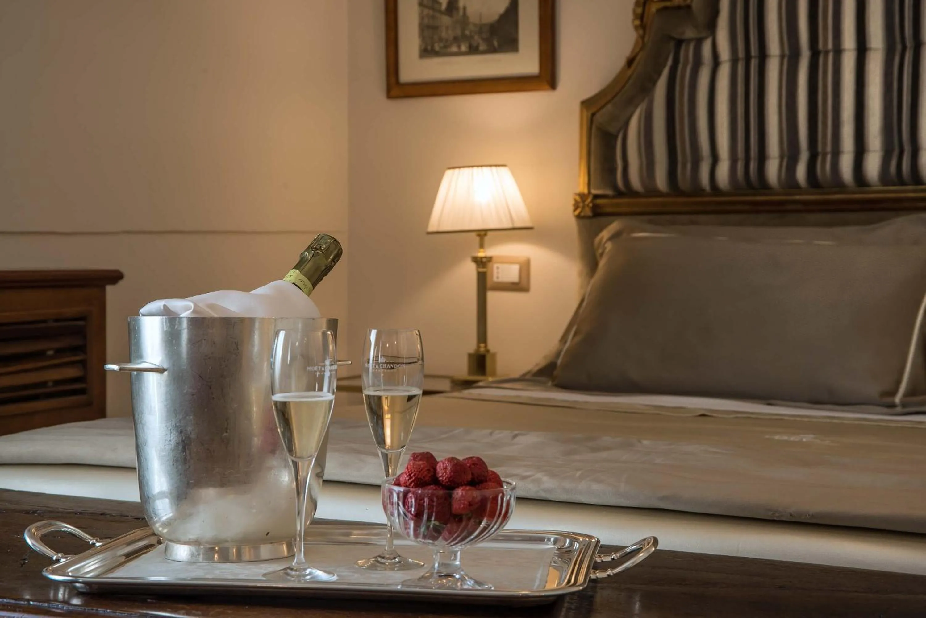 Food and drinks, Bed in Hotel Forum