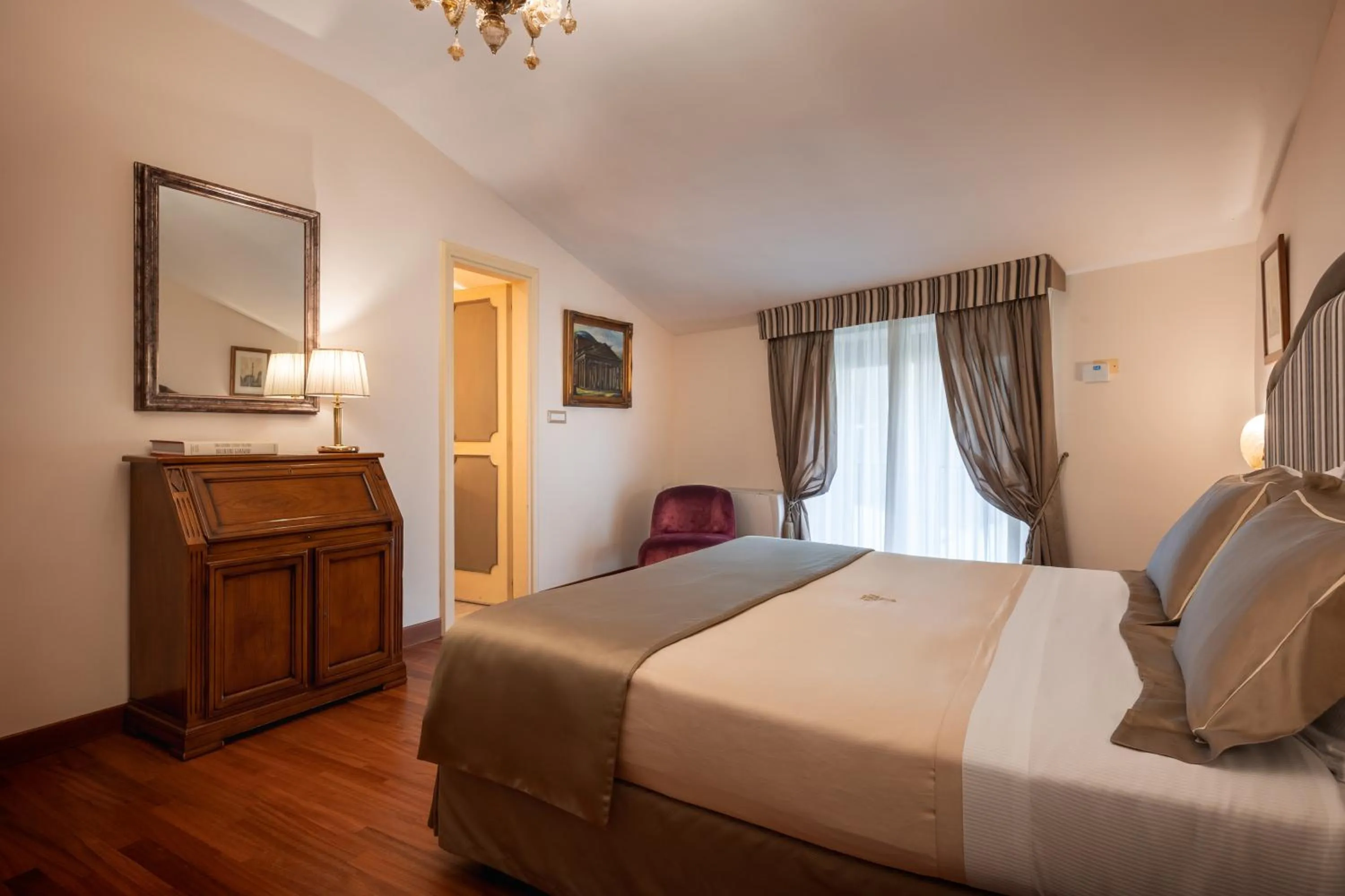 Bedroom, Bed in Hotel Forum