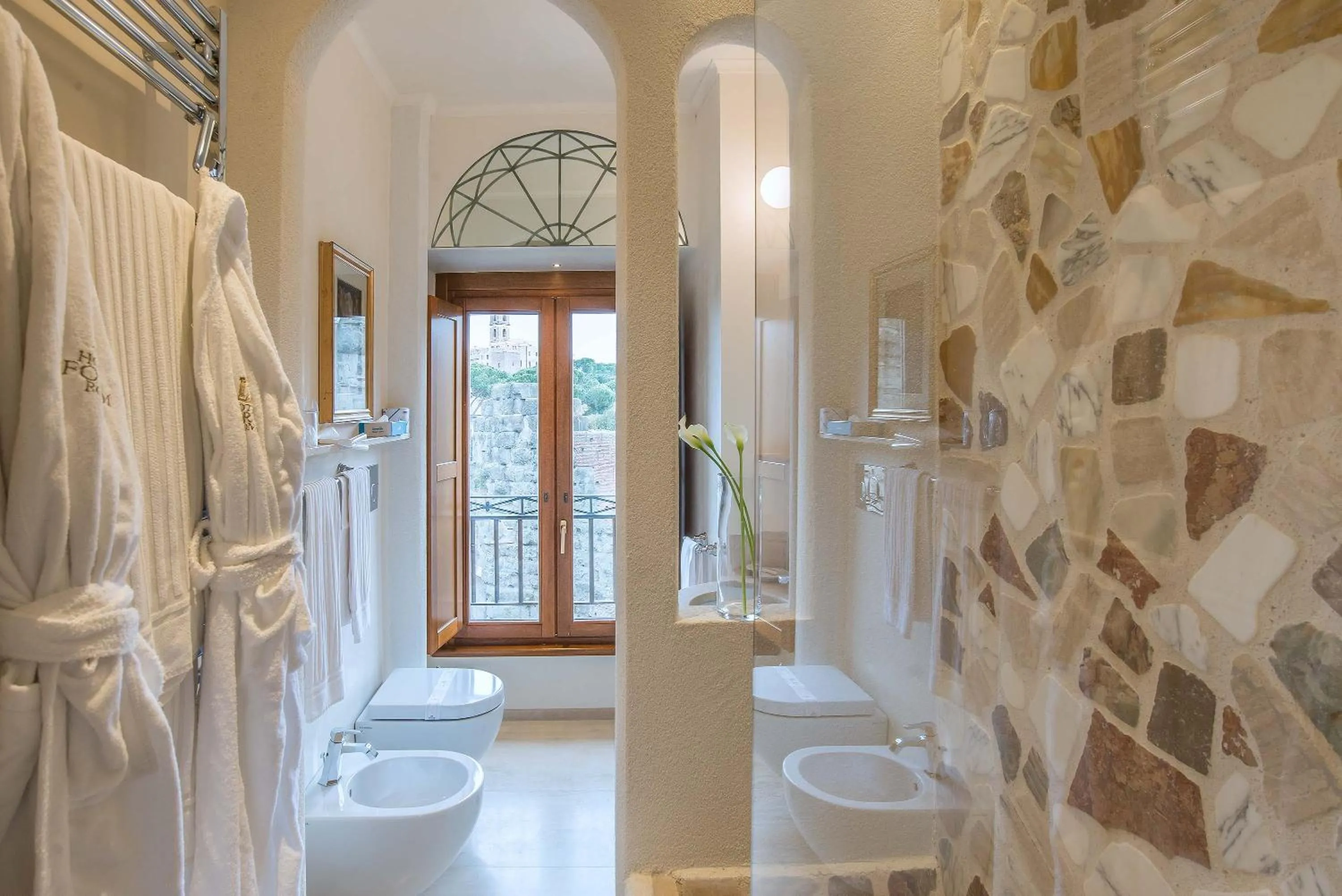 Shower in Hotel Forum