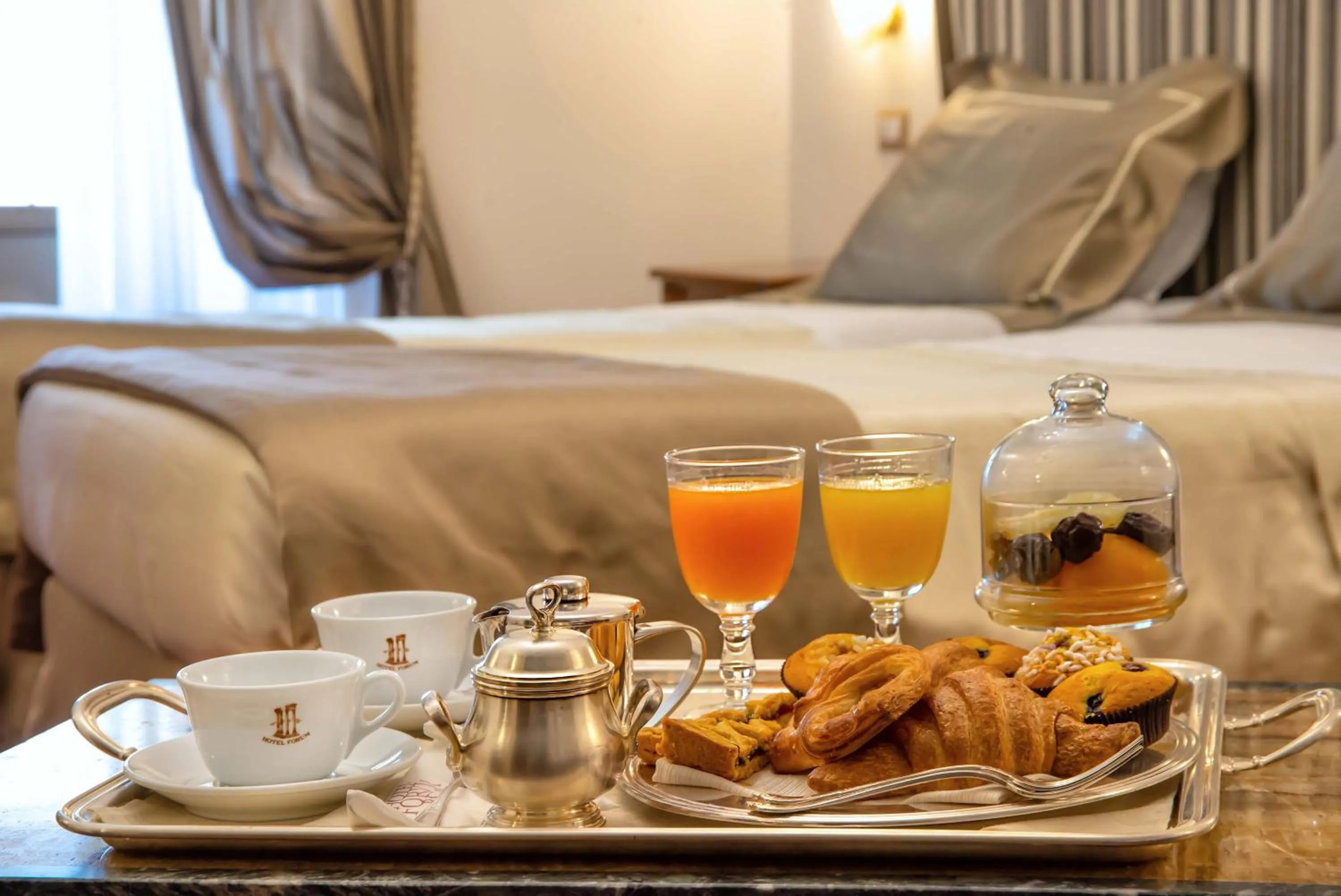 Food and drinks, Bed in Hotel Forum