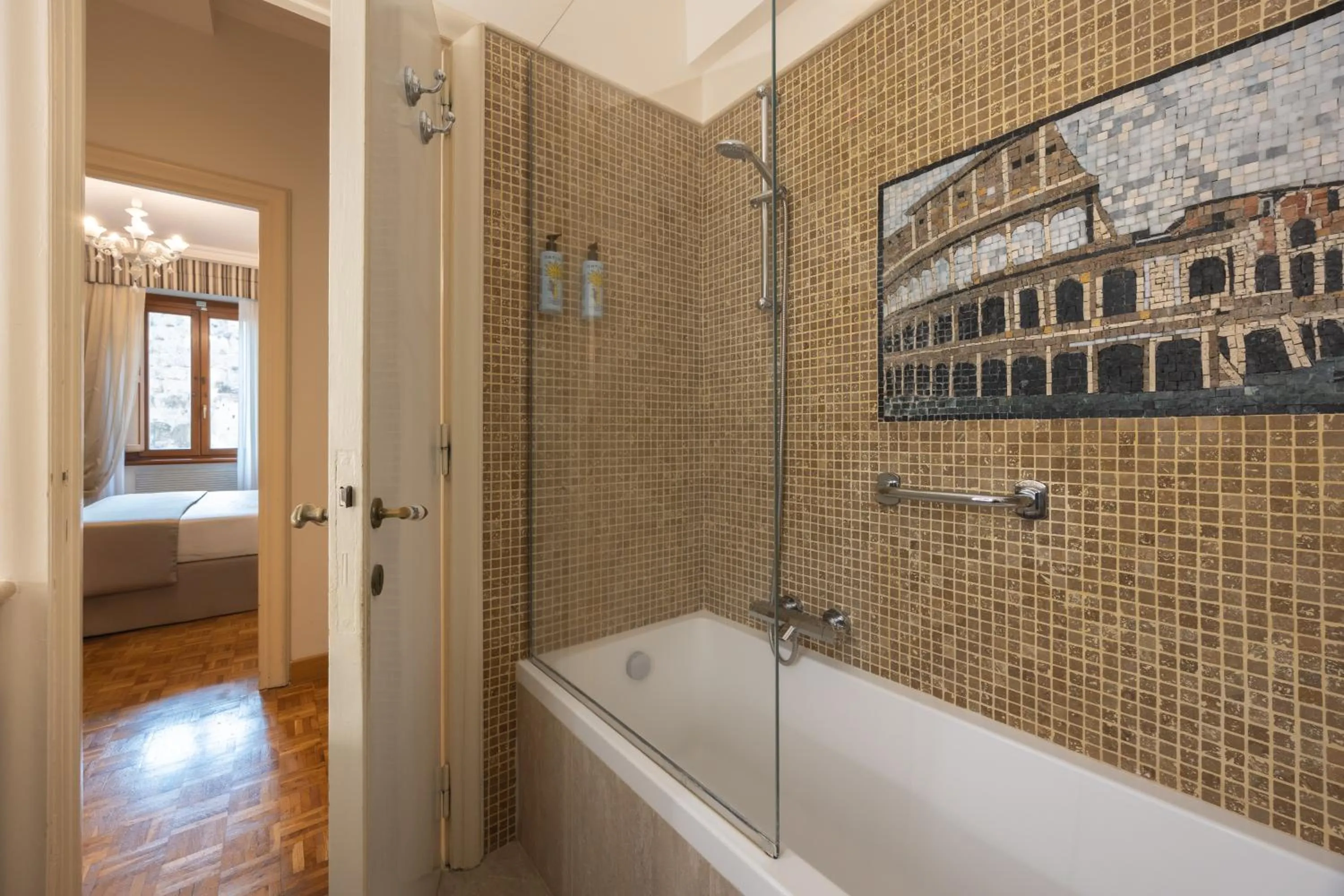 Shower in Hotel Forum