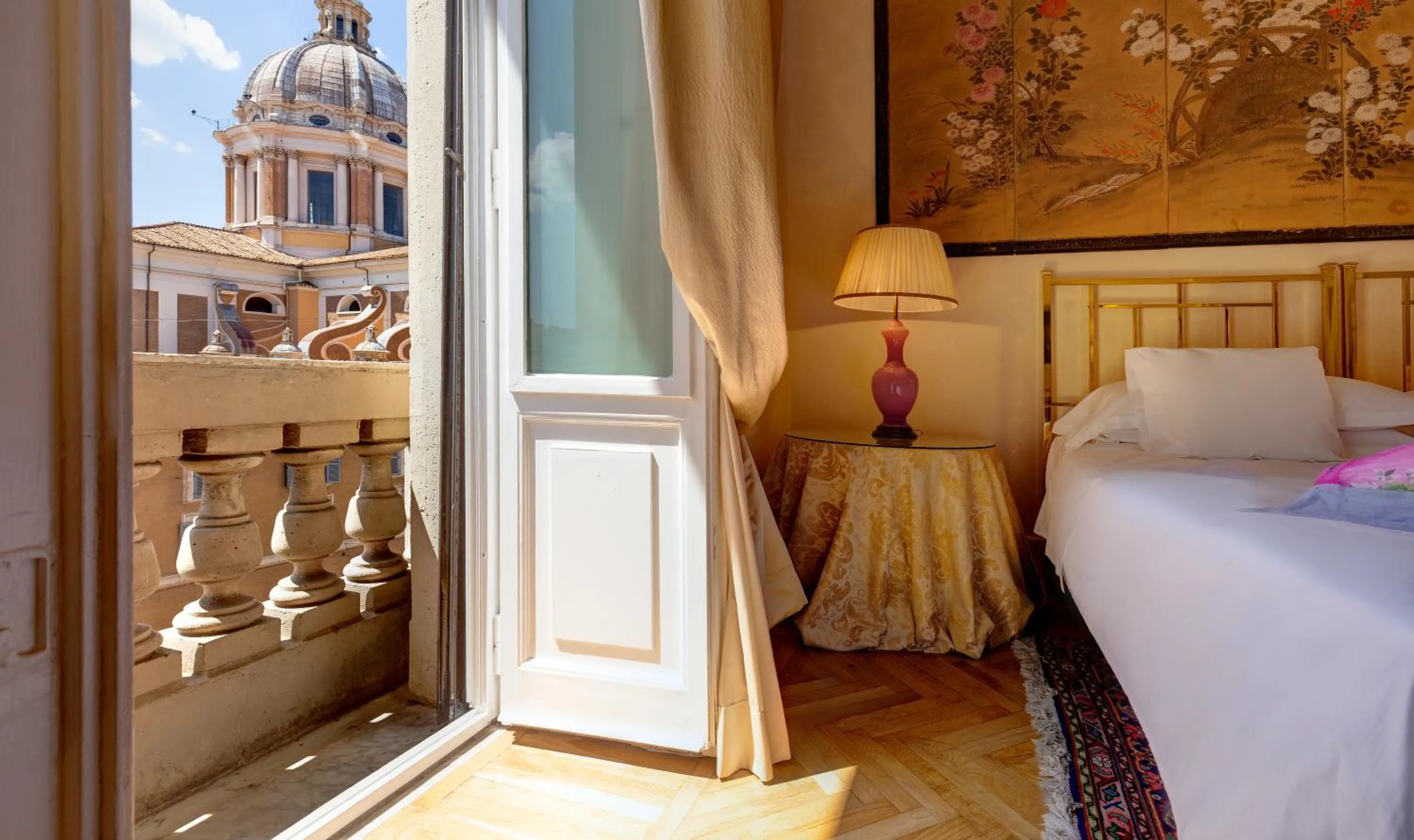 View (from property/room), Bed in Grand Hotel Plaza