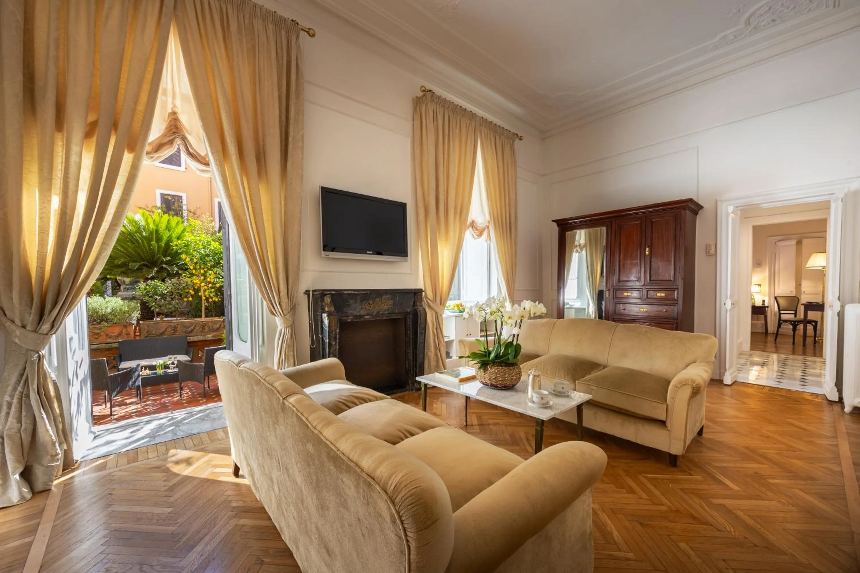 Patio in Grand Hotel Plaza