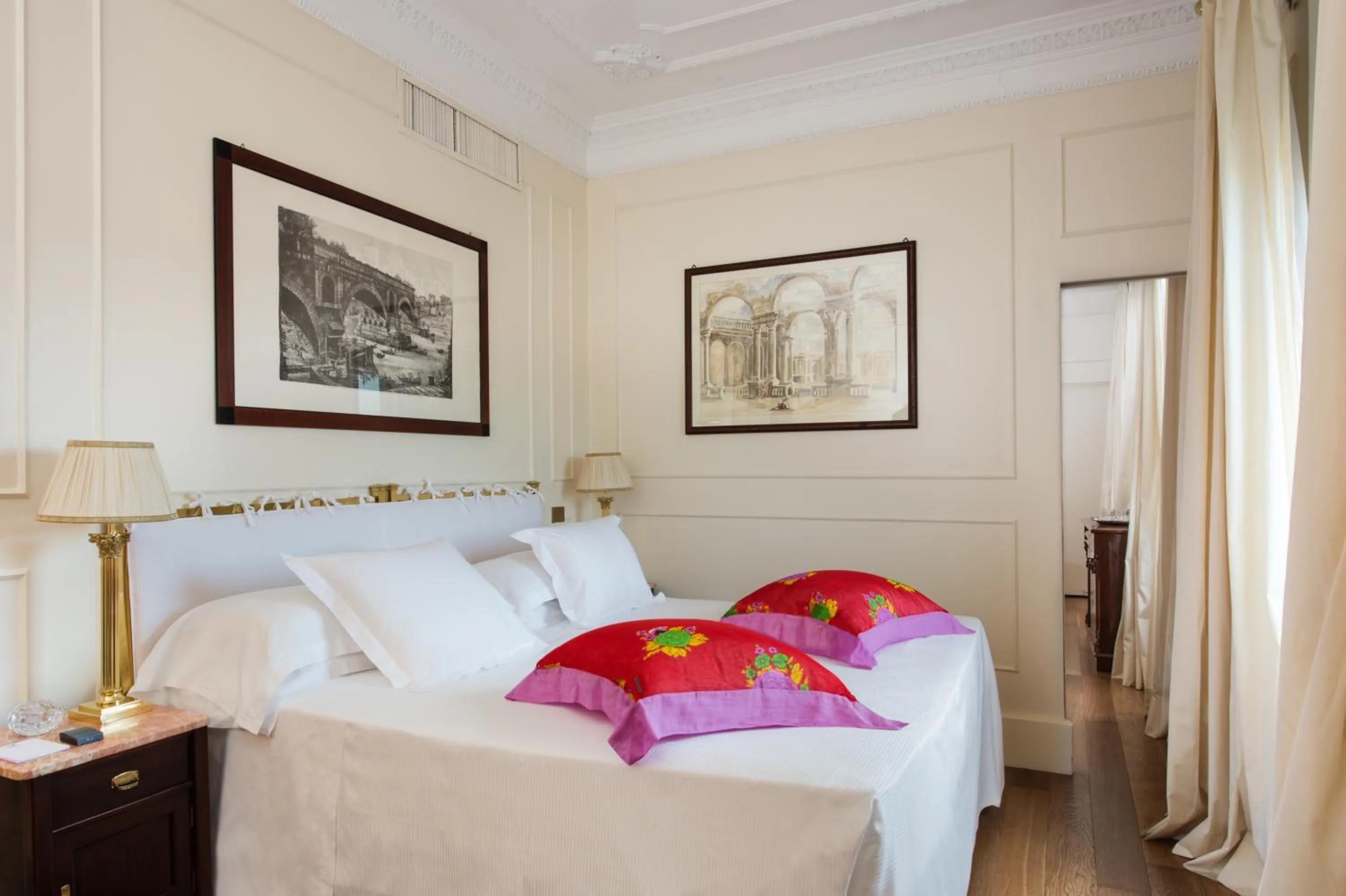 Bedroom, Bed in Grand Hotel Plaza