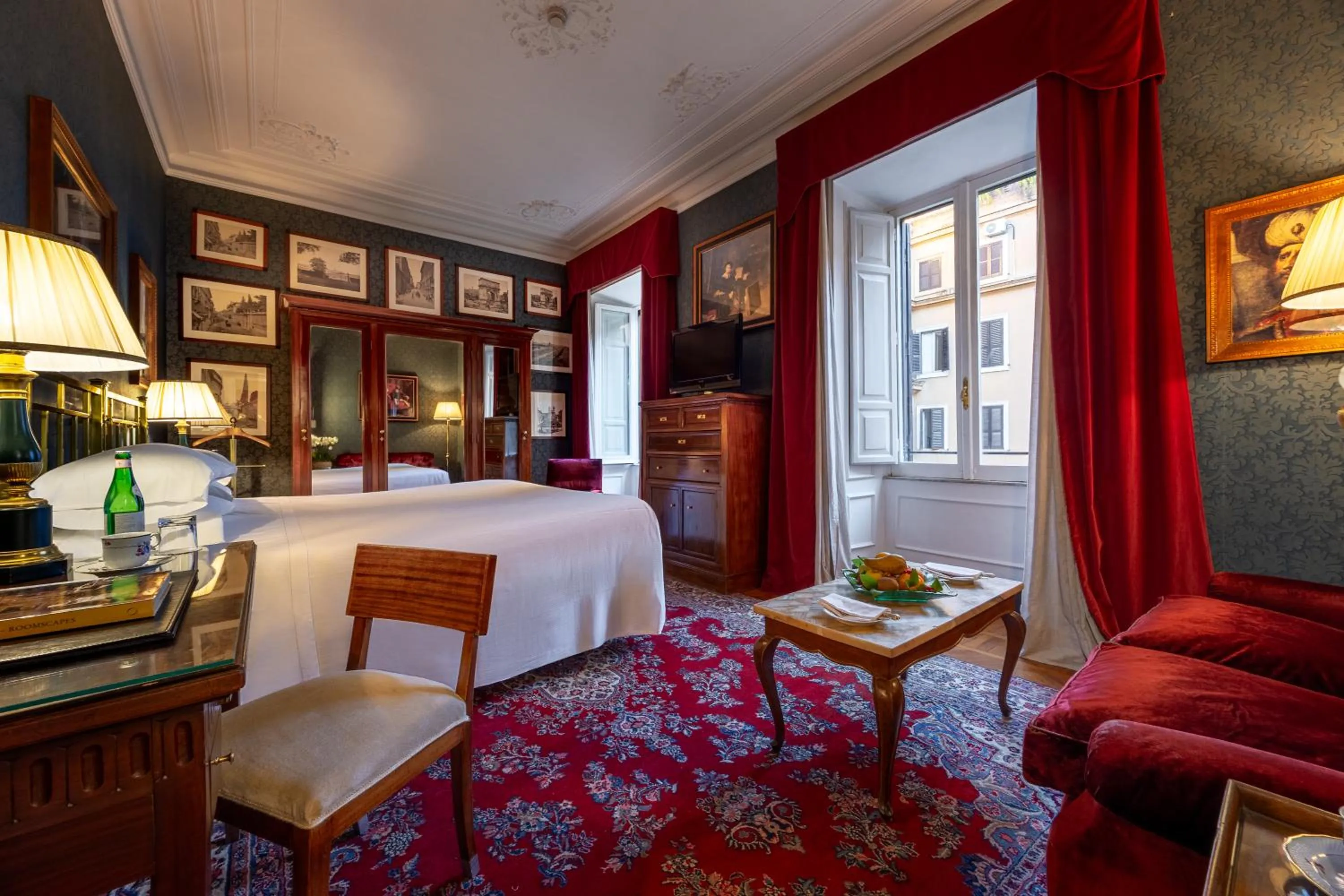 Bedroom, Bed in Grand Hotel Plaza