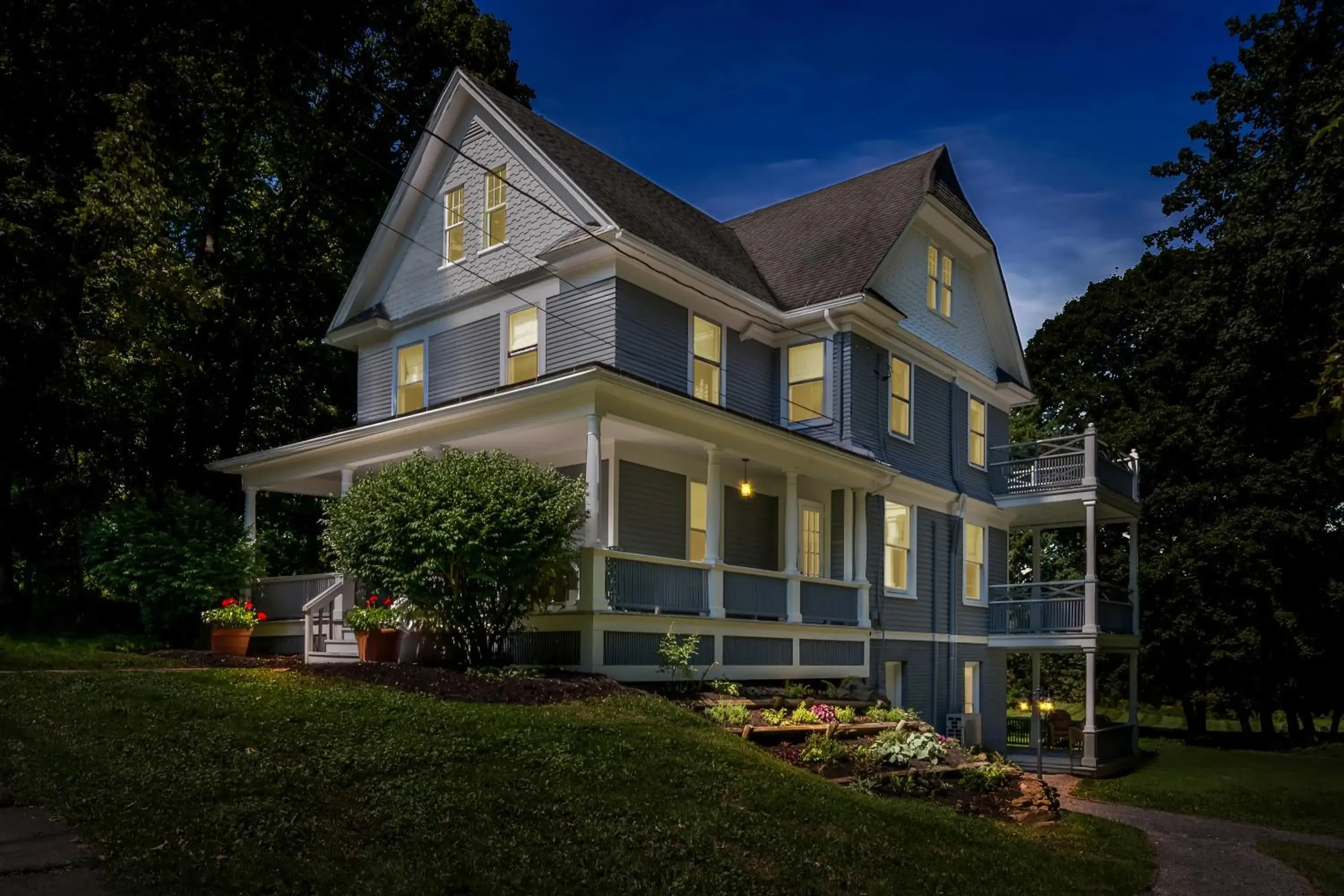 Property building in Benn Conger Inn Property building in Benn Conger Inn