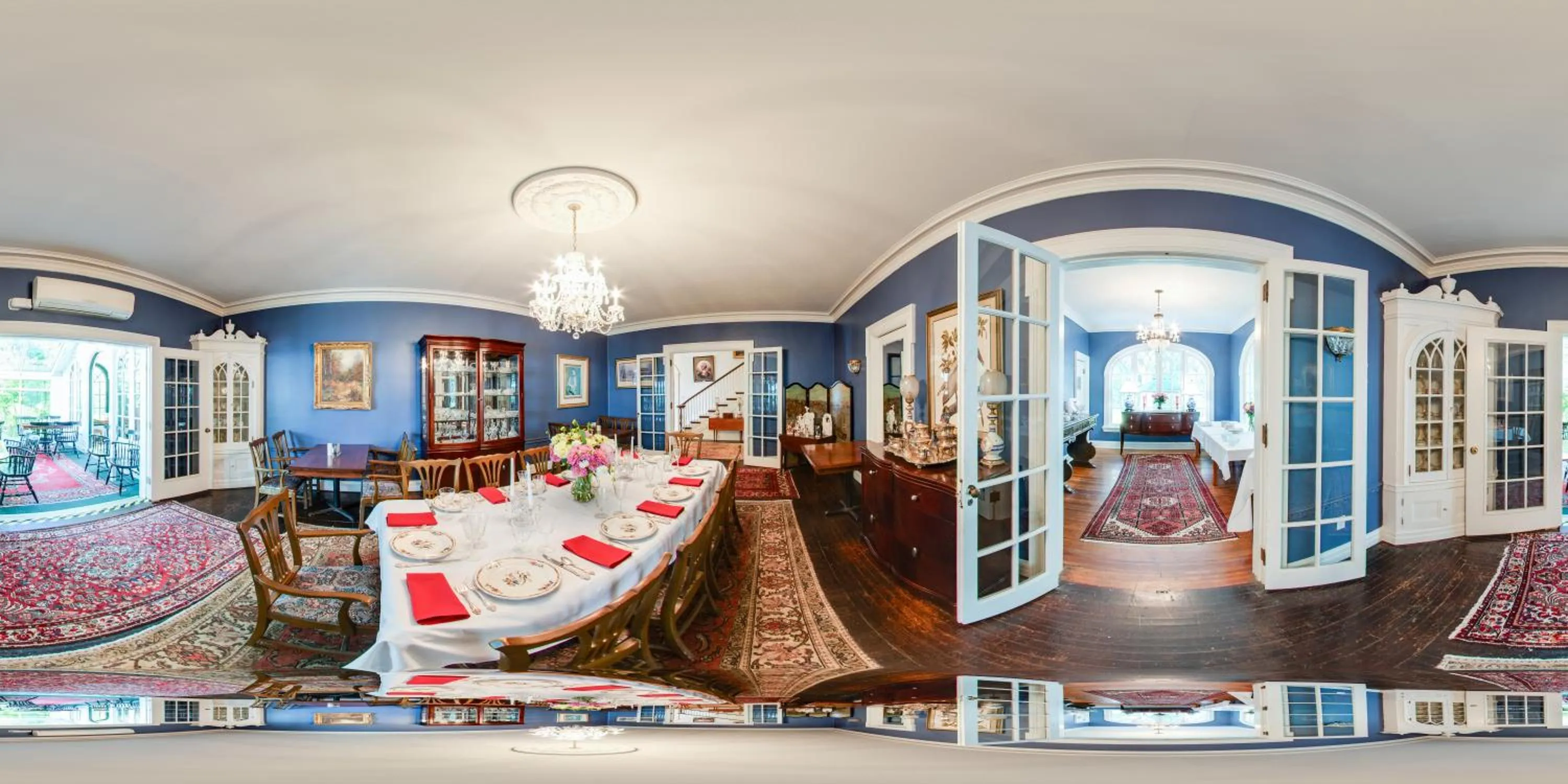 Dining area in Benn Conger Inn