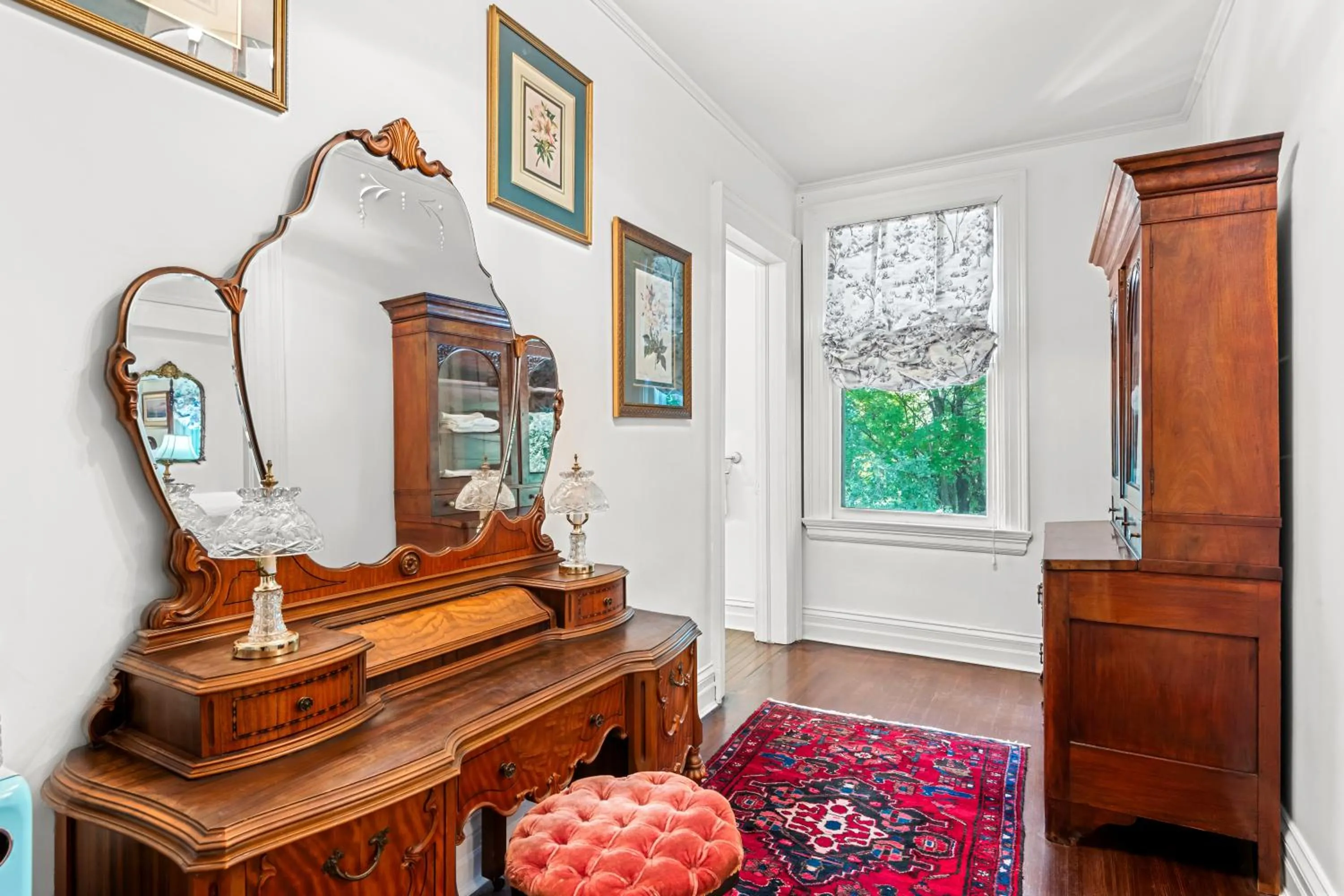 Decorative detail in Benn Conger Inn