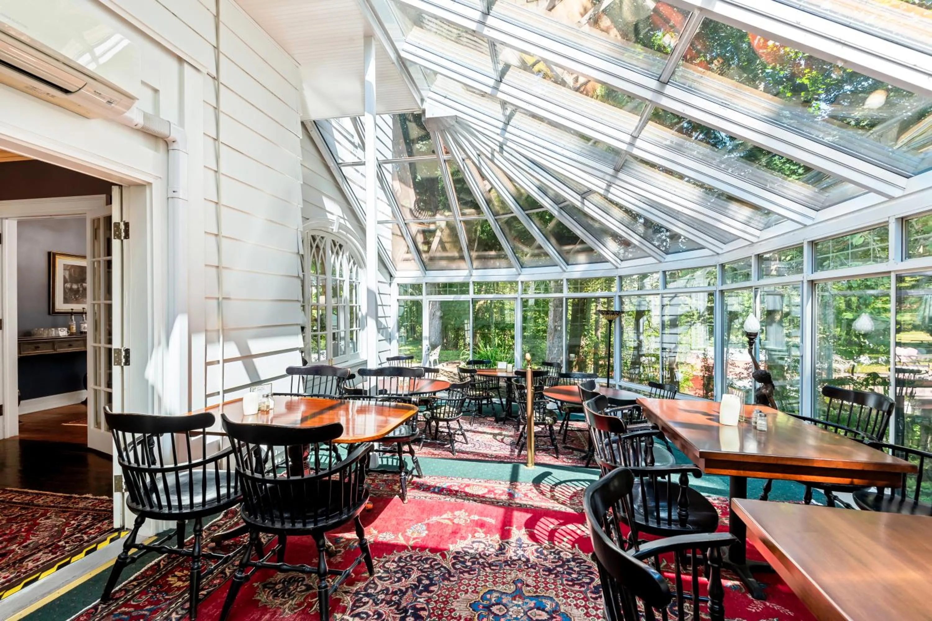 Dining area in Benn Conger Inn