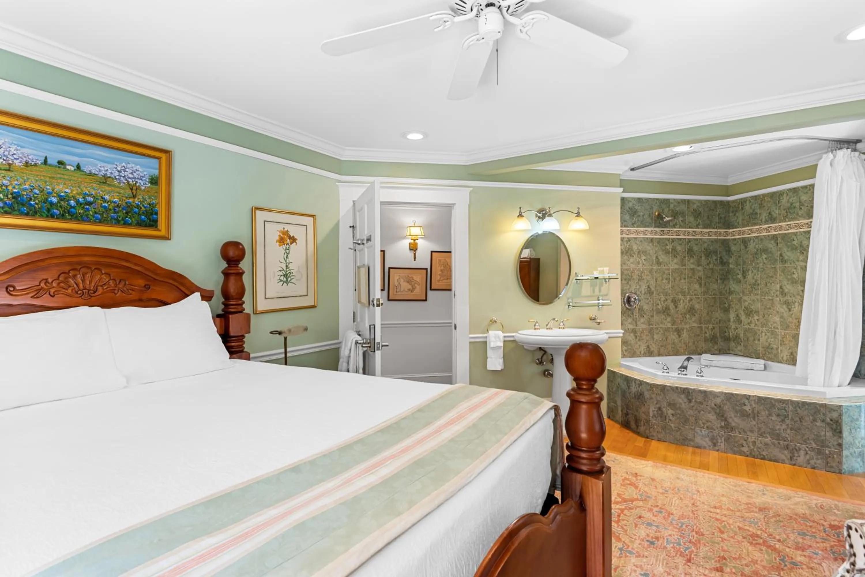 Bed in Benn Conger Inn