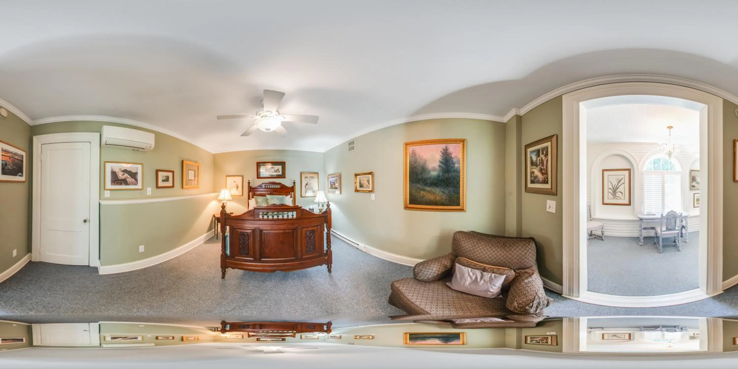 Seating area in Benn Conger Inn