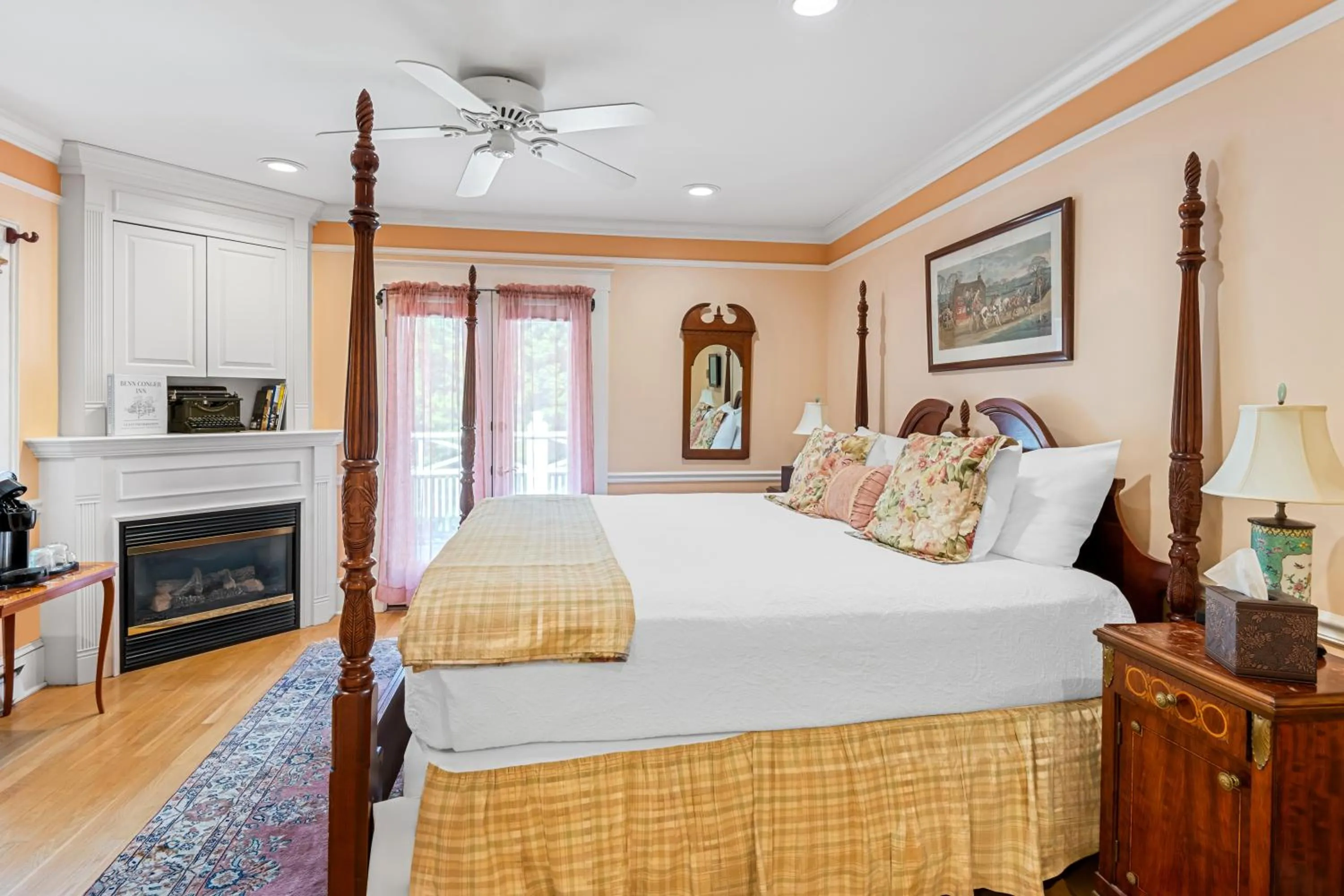 Bed in Benn Conger Inn