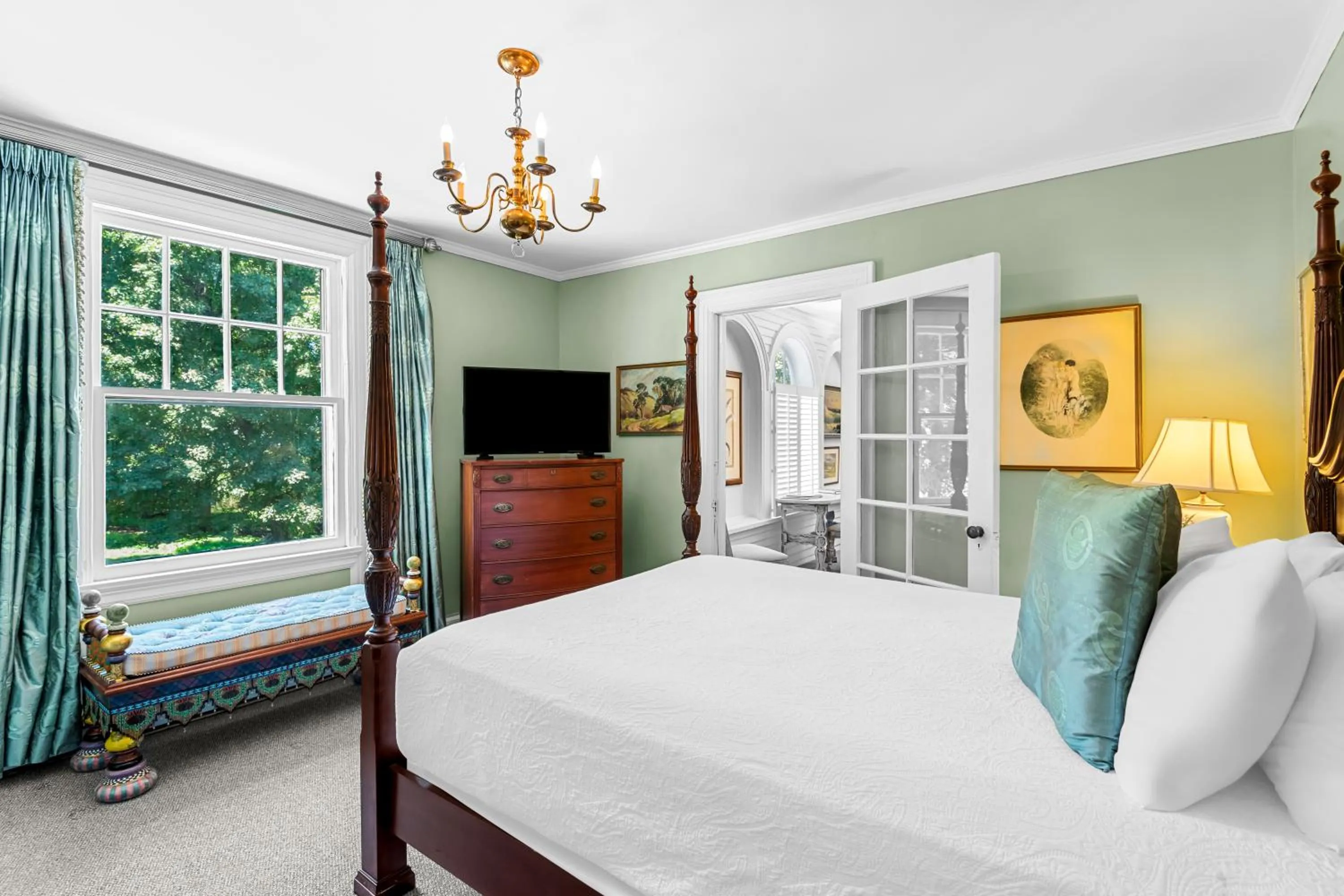 Bed in Benn Conger Inn