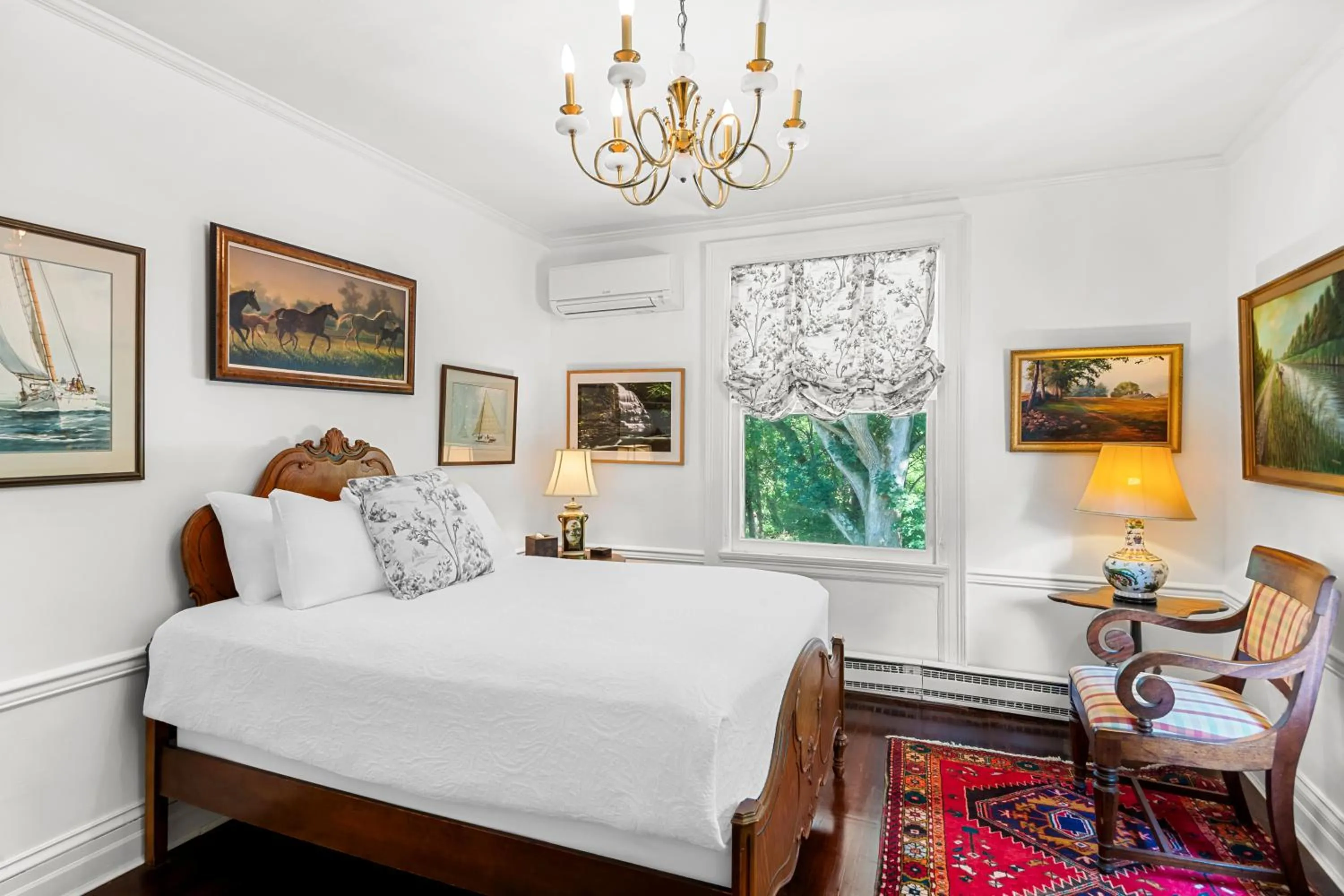 Bed in Benn Conger Inn