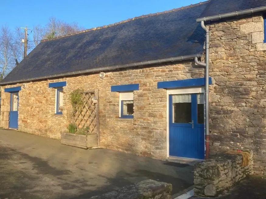 Facade/entrance in Gîtes chez l'habitant La Touche d'en Bas