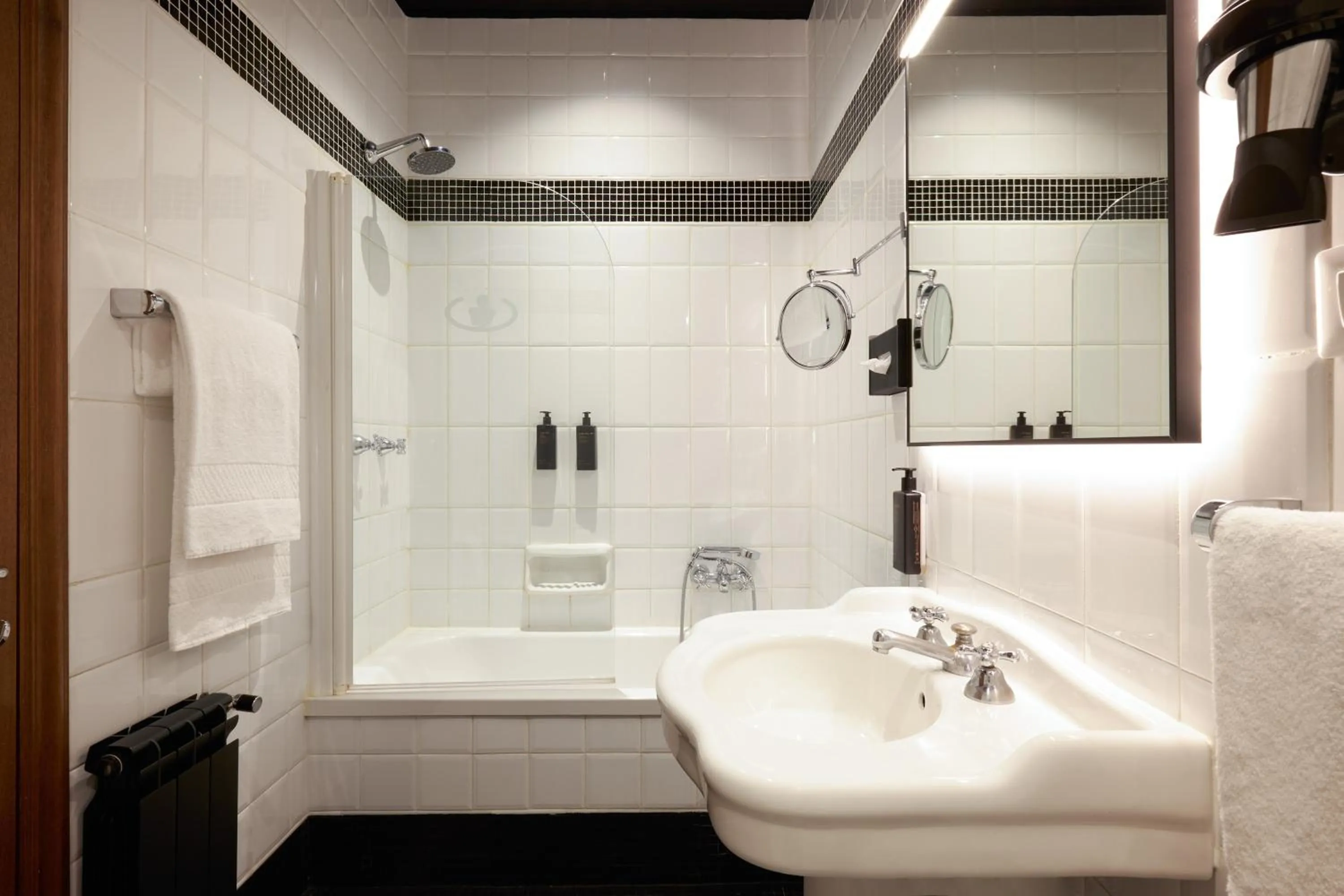 Shower in Hotel Mascagni