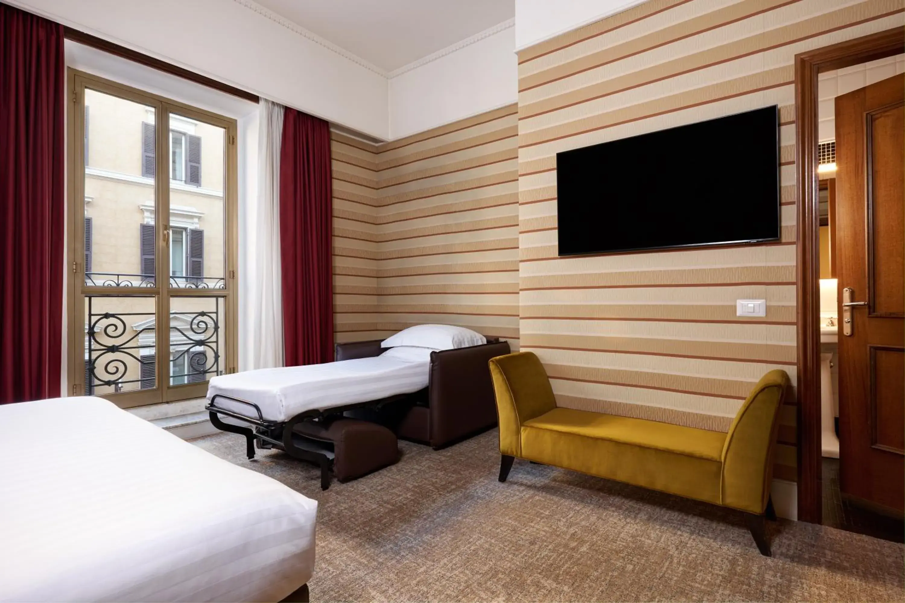 Triple Room in Hotel Mascagni Triple Room in Hotel Mascagni