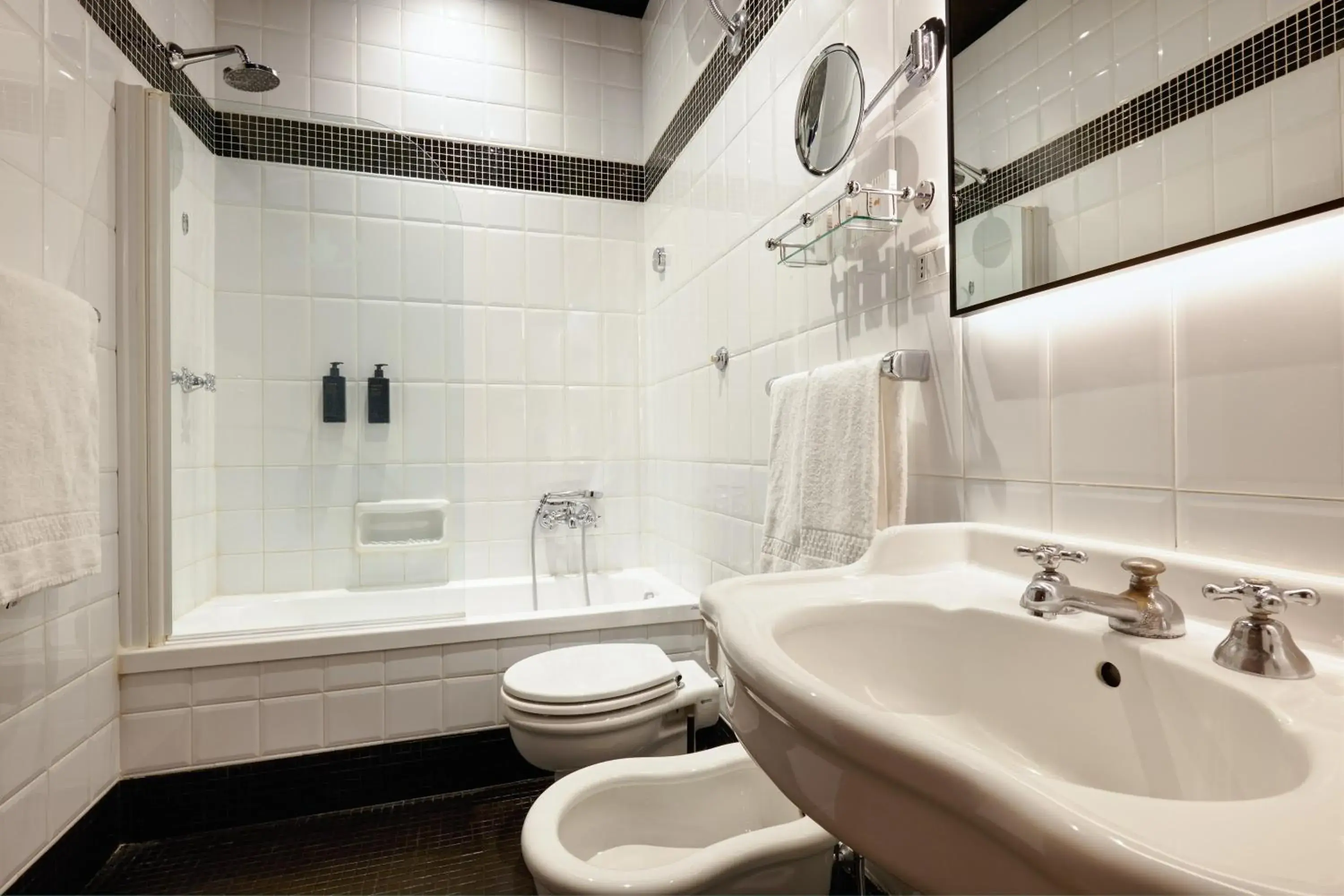 Bathroom in Hotel Mascagni Bathroom in Hotel Mascagni