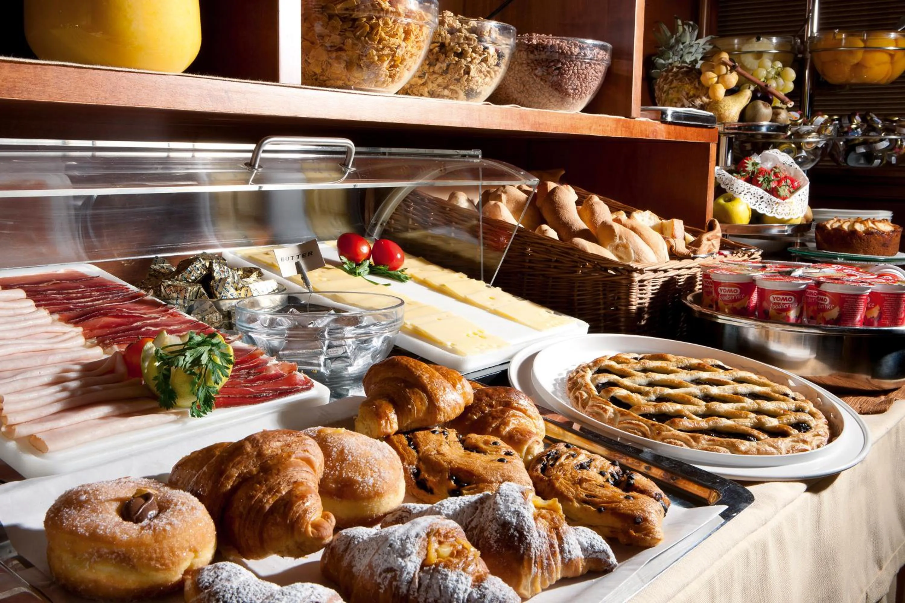 Breakfast in Hotel Mascagni