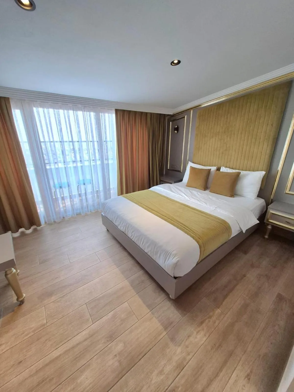 Bed in Taksim La Marino Hotel