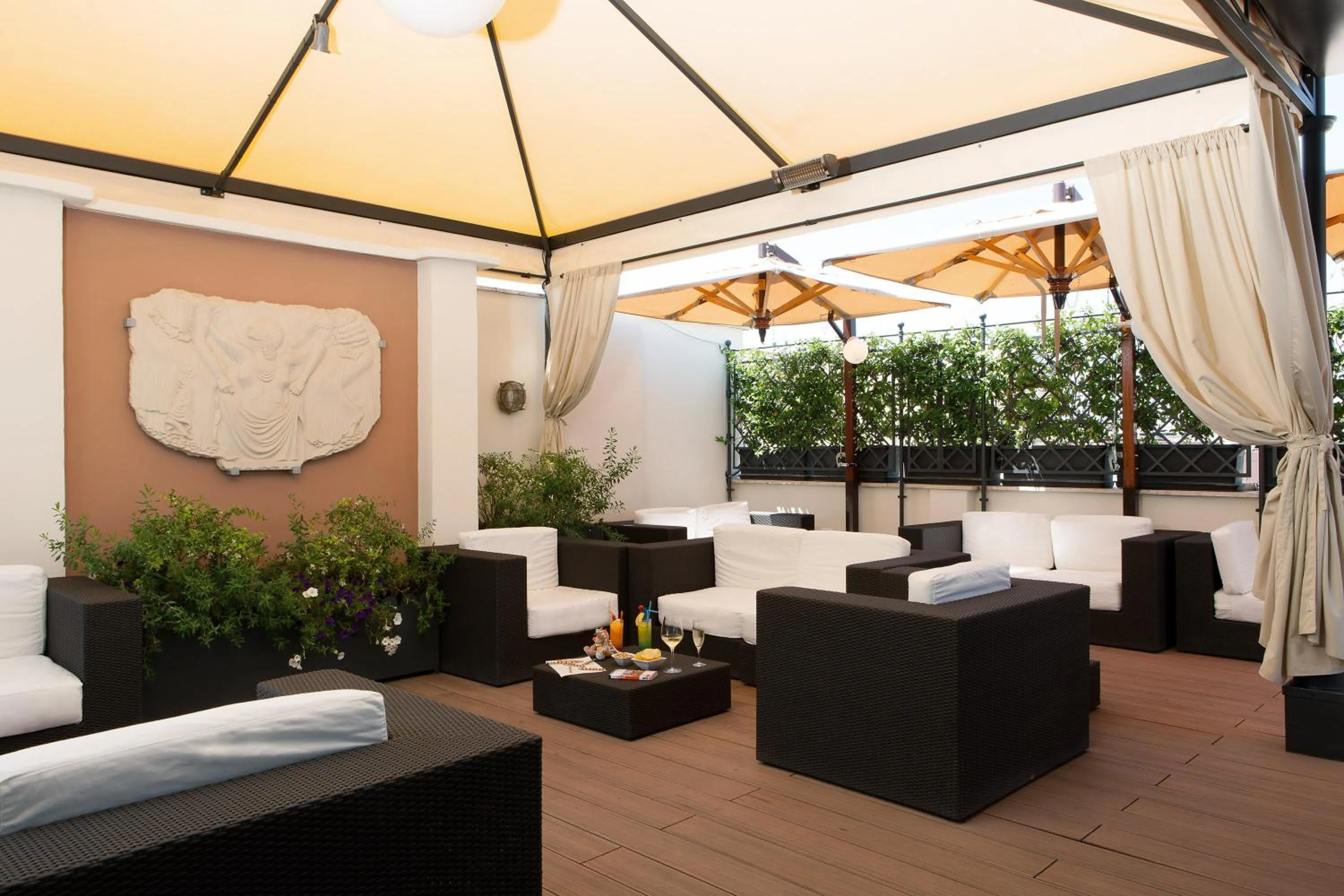 Garden in Hotel Artemide