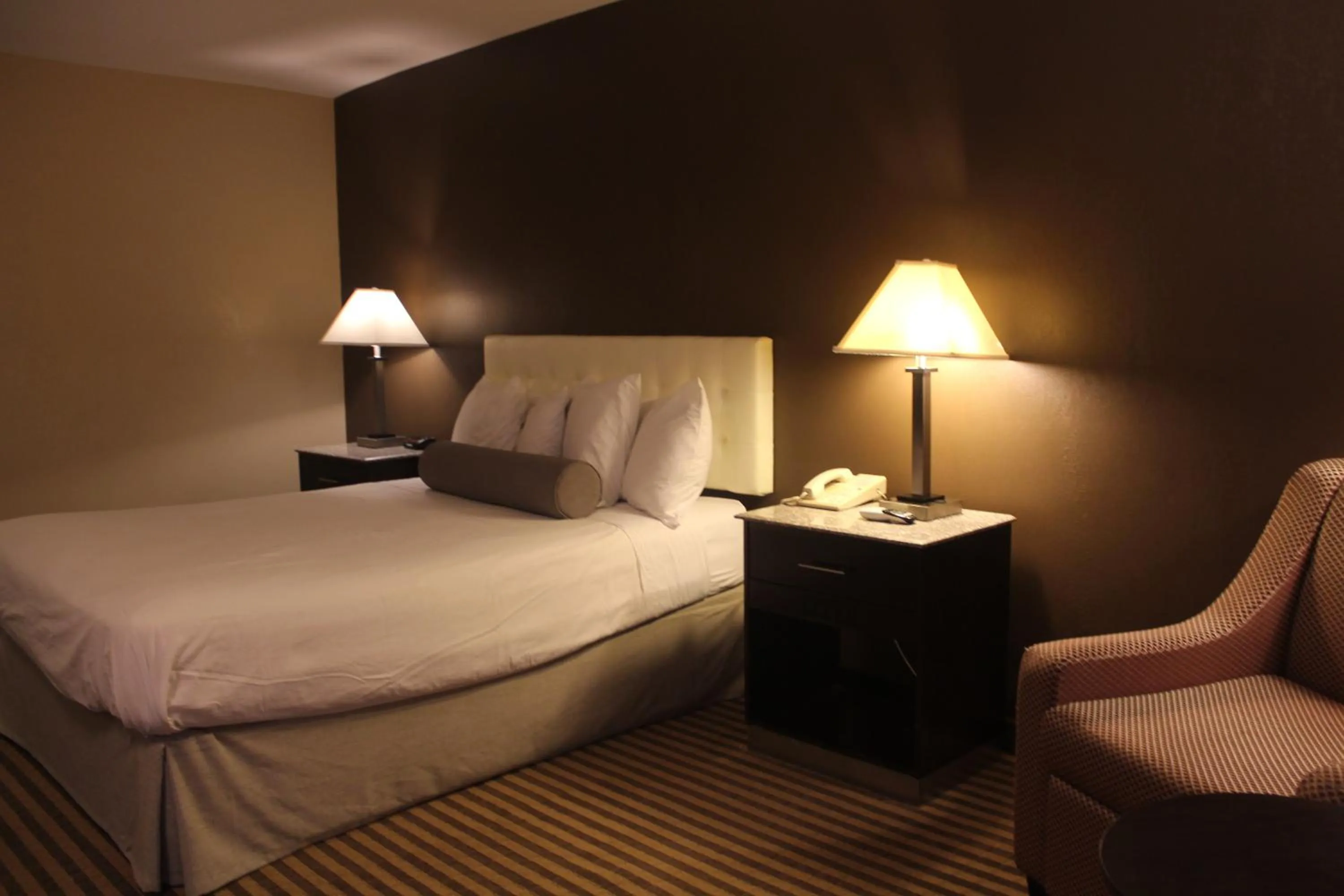 Bedroom, Bed in Travelodge by Wyndham Bellmawr