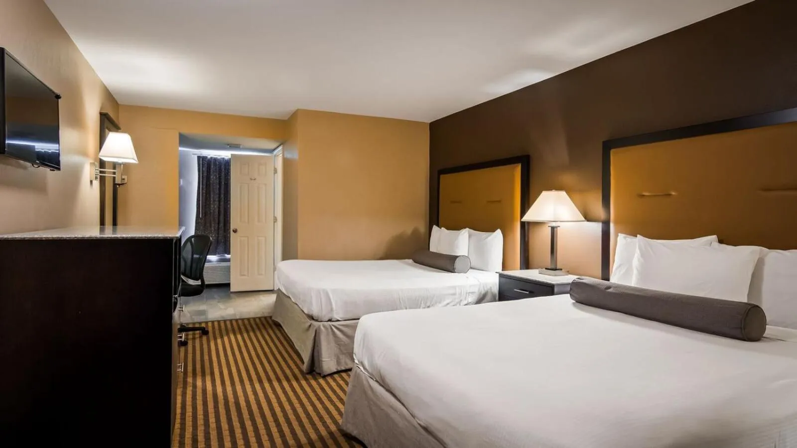 Photo of the whole room, Bed in Travelodge by Wyndham Bellmawr