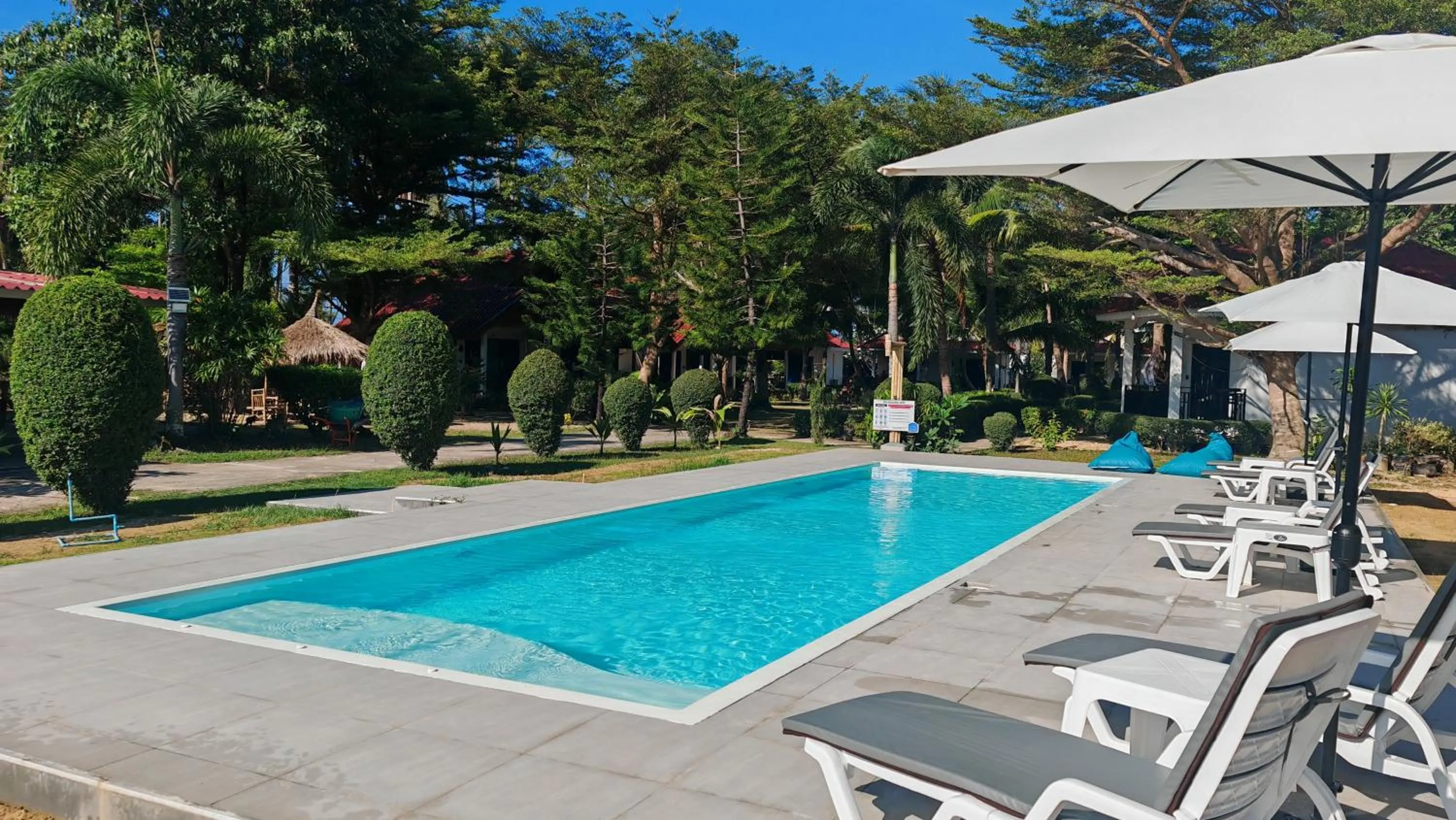 Swimming pool in Matcha Lanta Resort