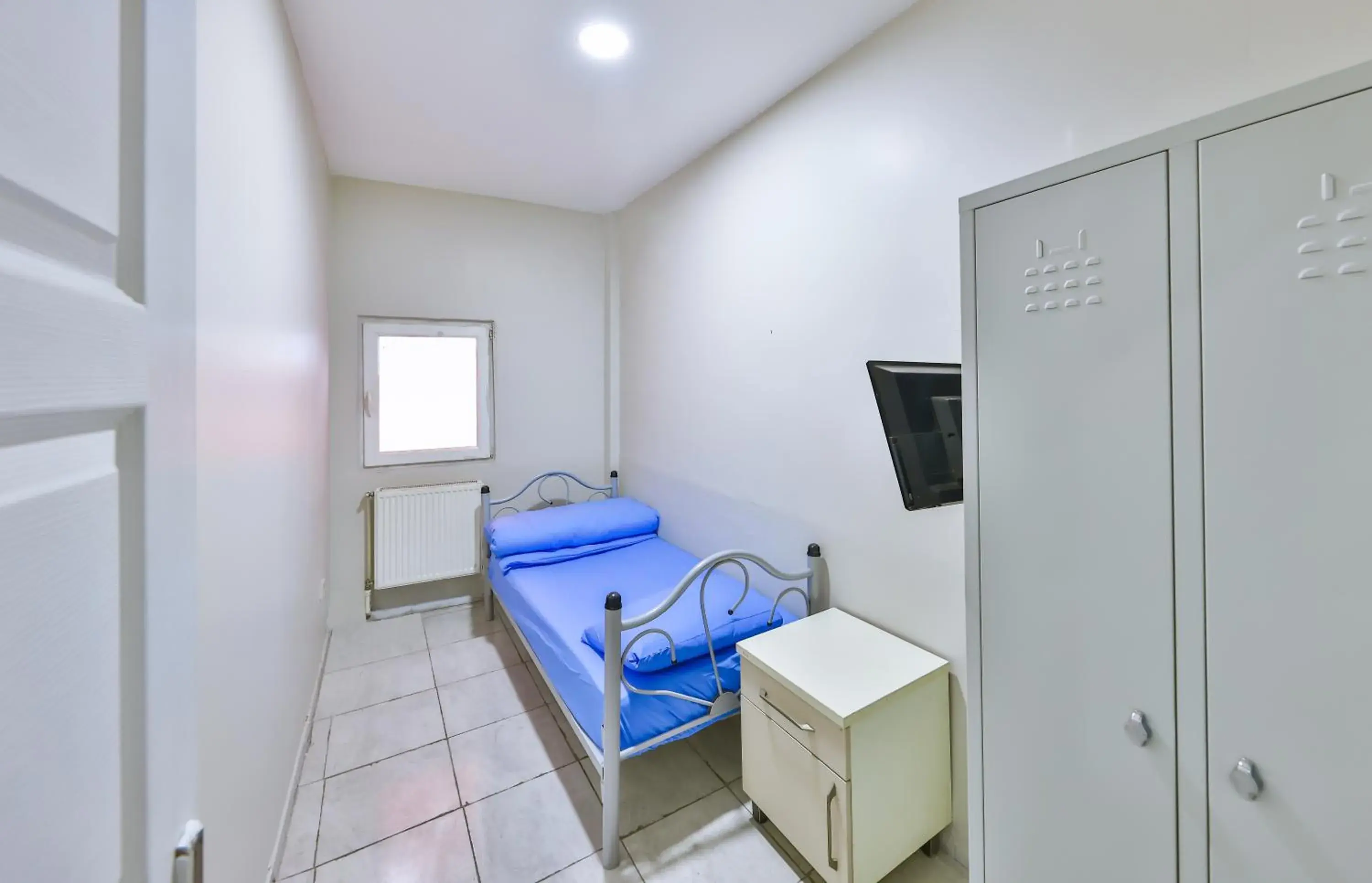 Single Room with Shared Shower and Toilet in Gökçe Pansiyon - Only men Single Room with Shared Shower and Toilet in Gökçe Pansiyon - Only men