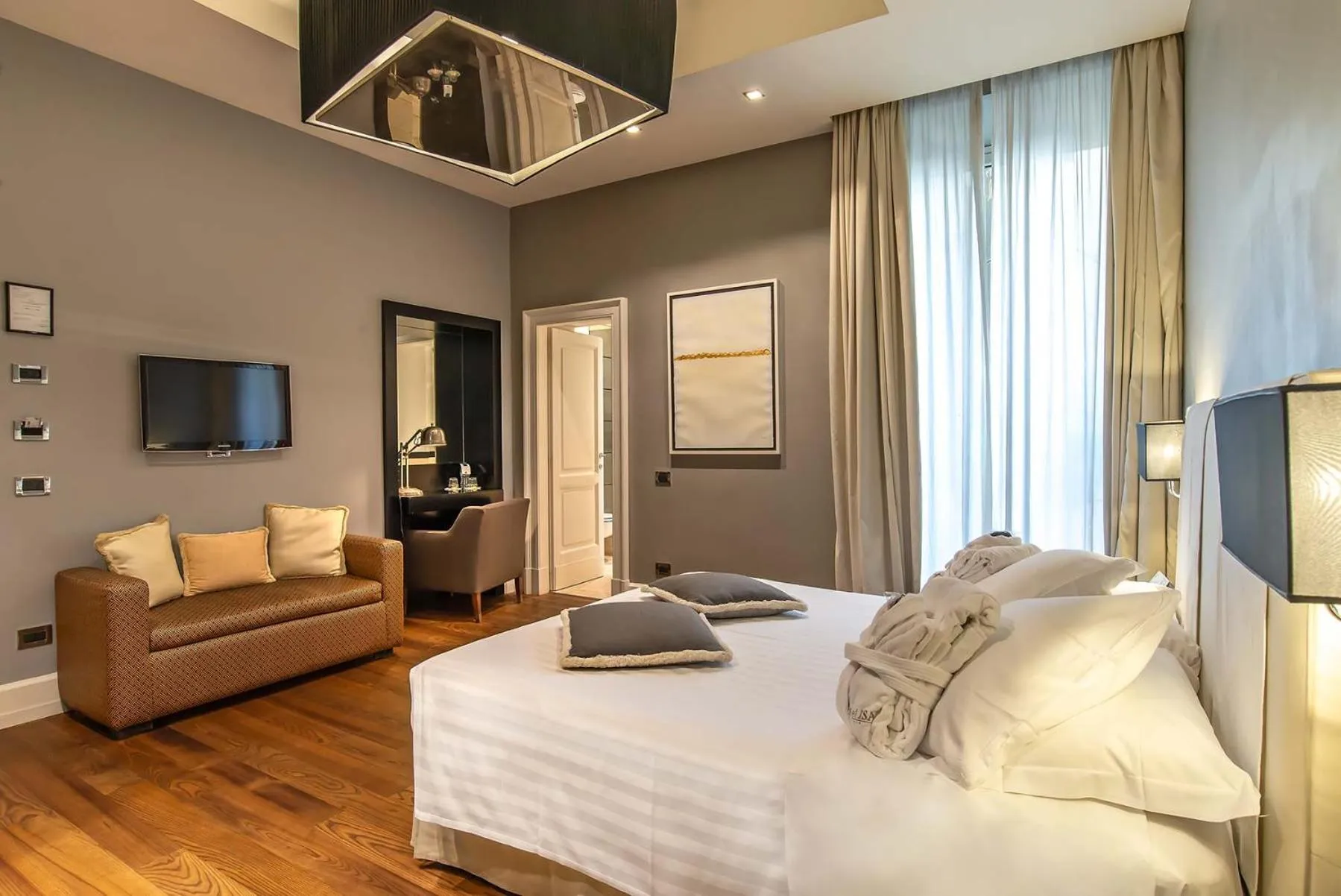 Photo of the whole room, Bed in Hotel Isa