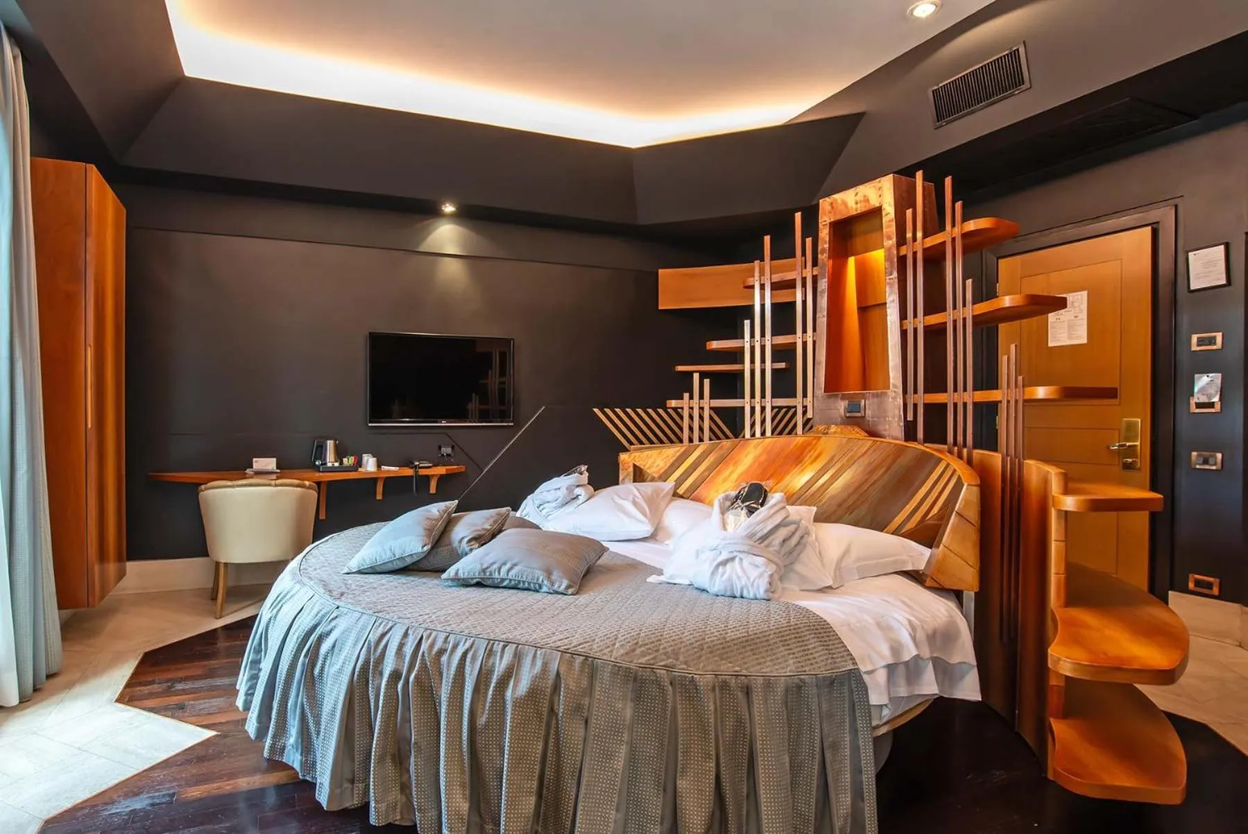 Photo of the whole room, Bed in Hotel Isa