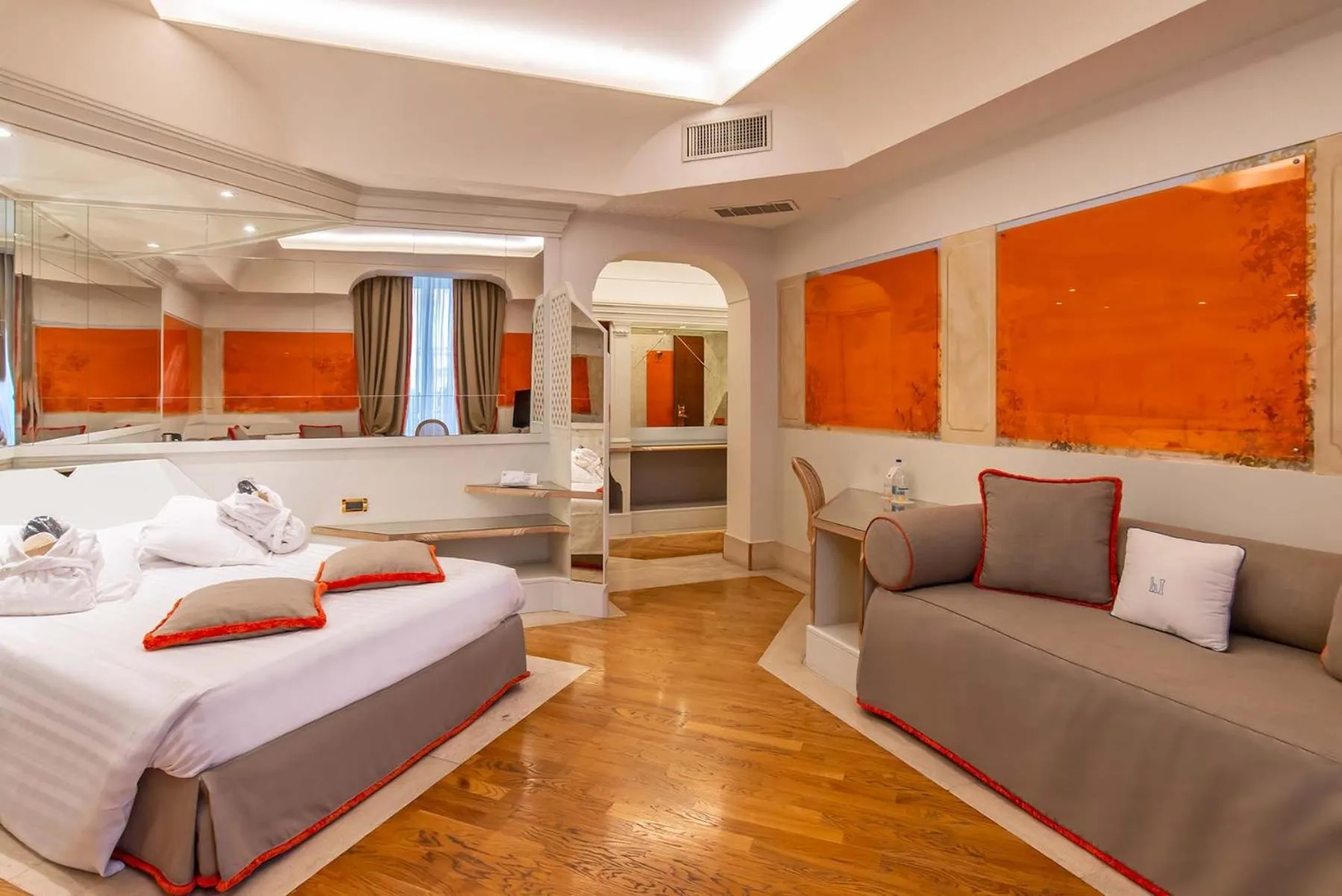 Photo of the whole room, Bed in Hotel Isa