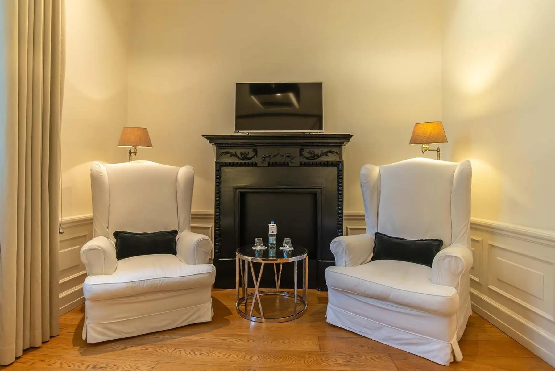 Photo of the whole room in Hotel Isa