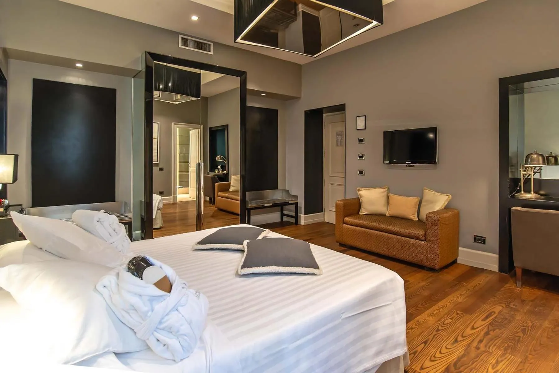 Photo of the whole room, Bed in Hotel Isa