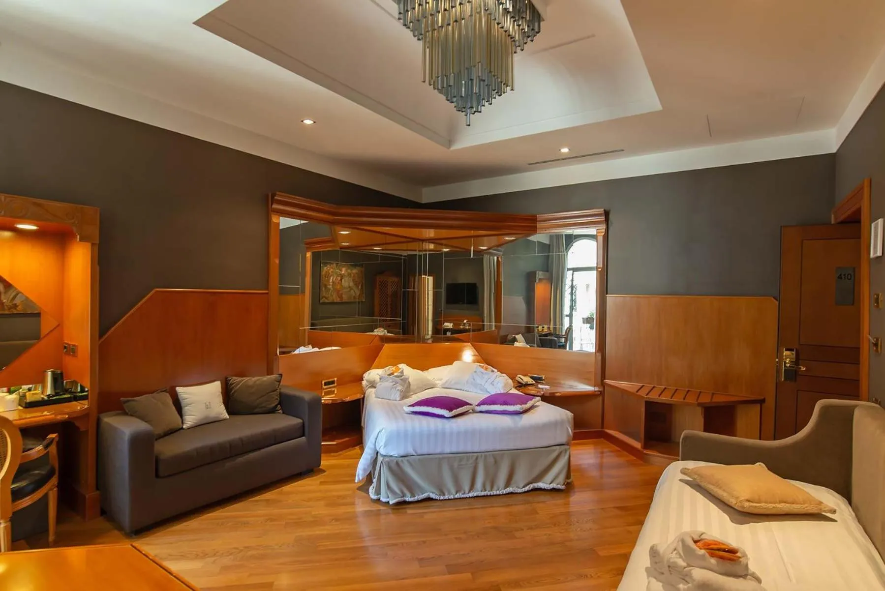 Photo of the whole room, Bed in Hotel Isa