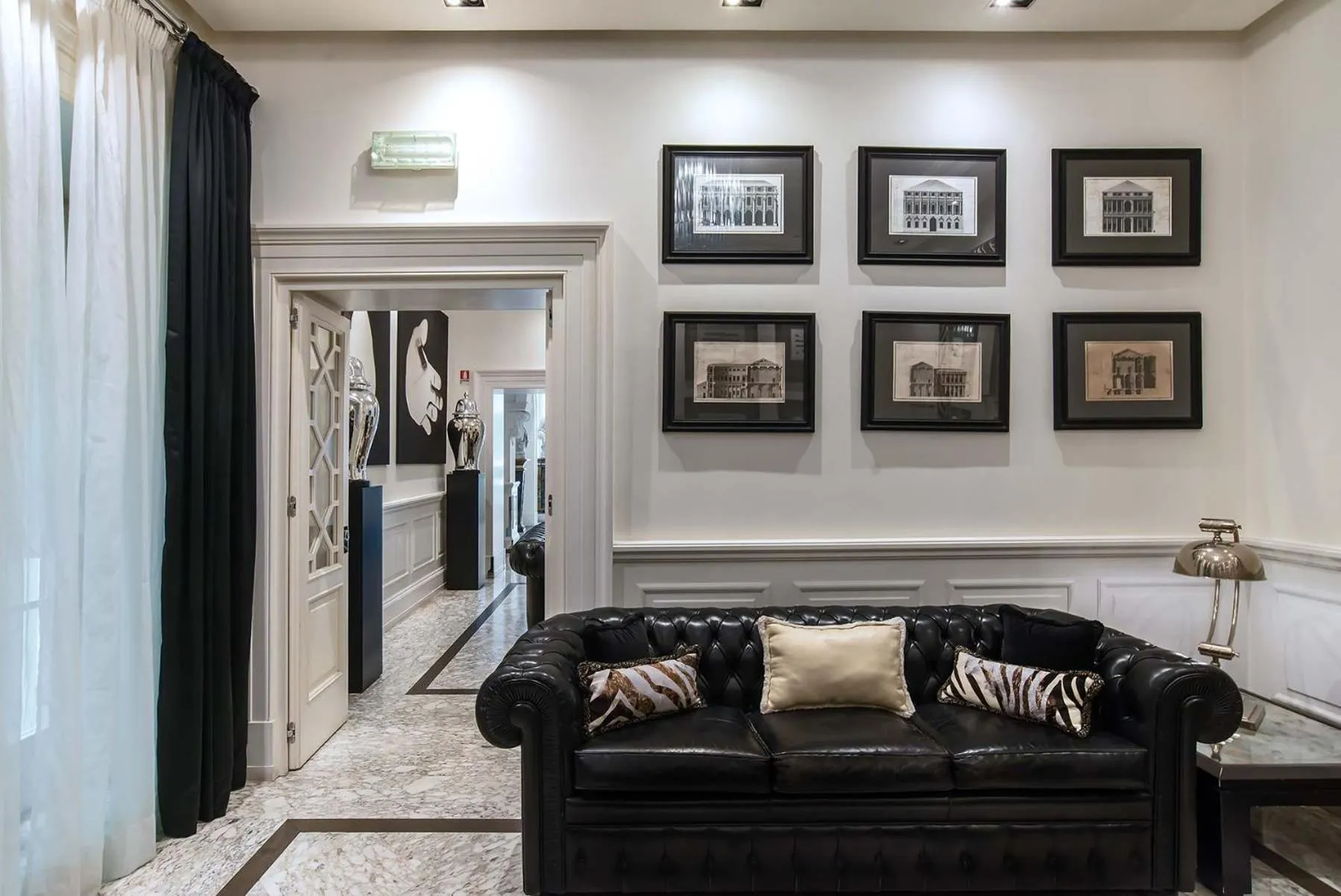 Lobby or reception in Hotel Isa