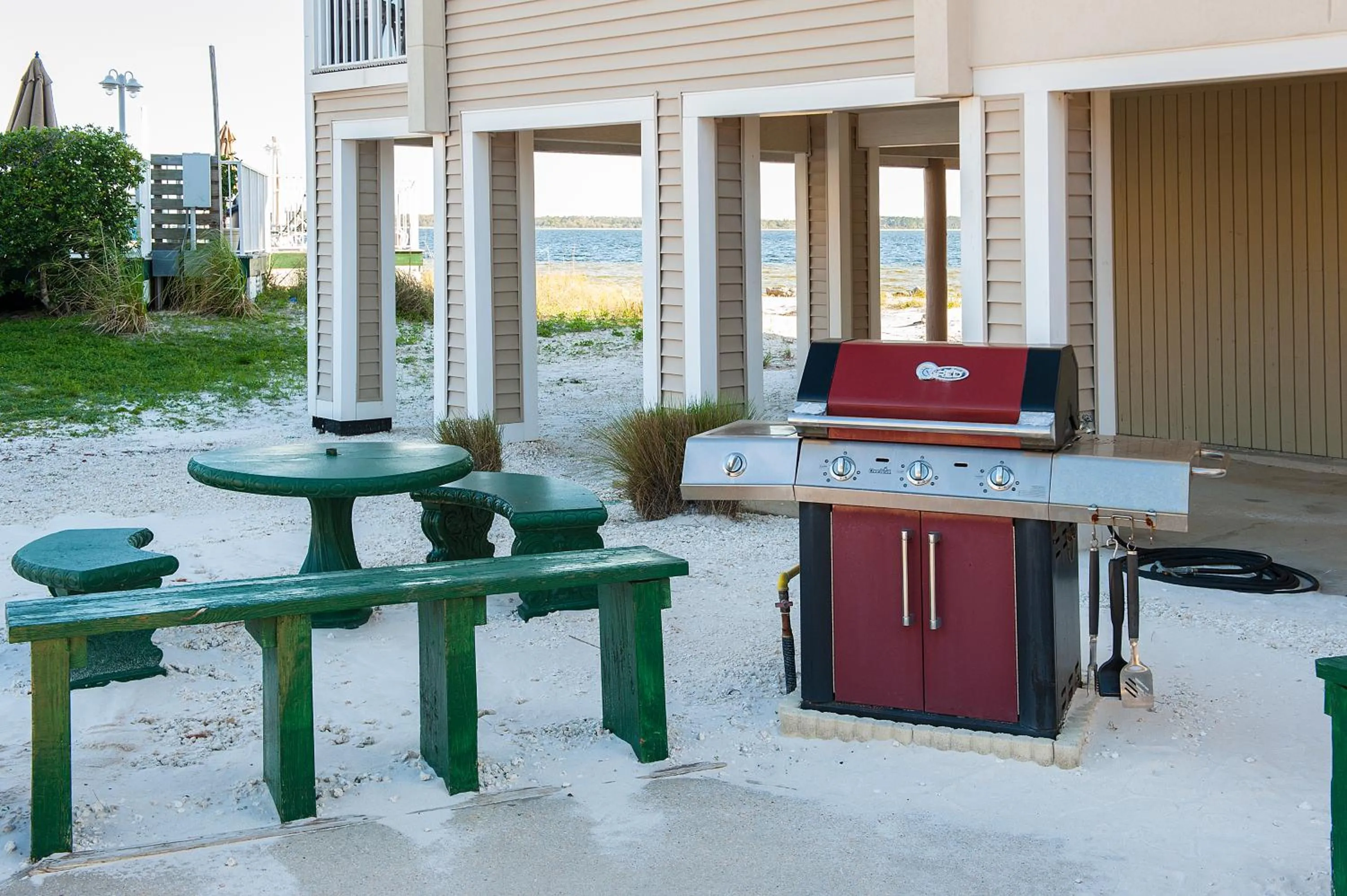 BBQ facilities in Soundside Holiday Beach Resort