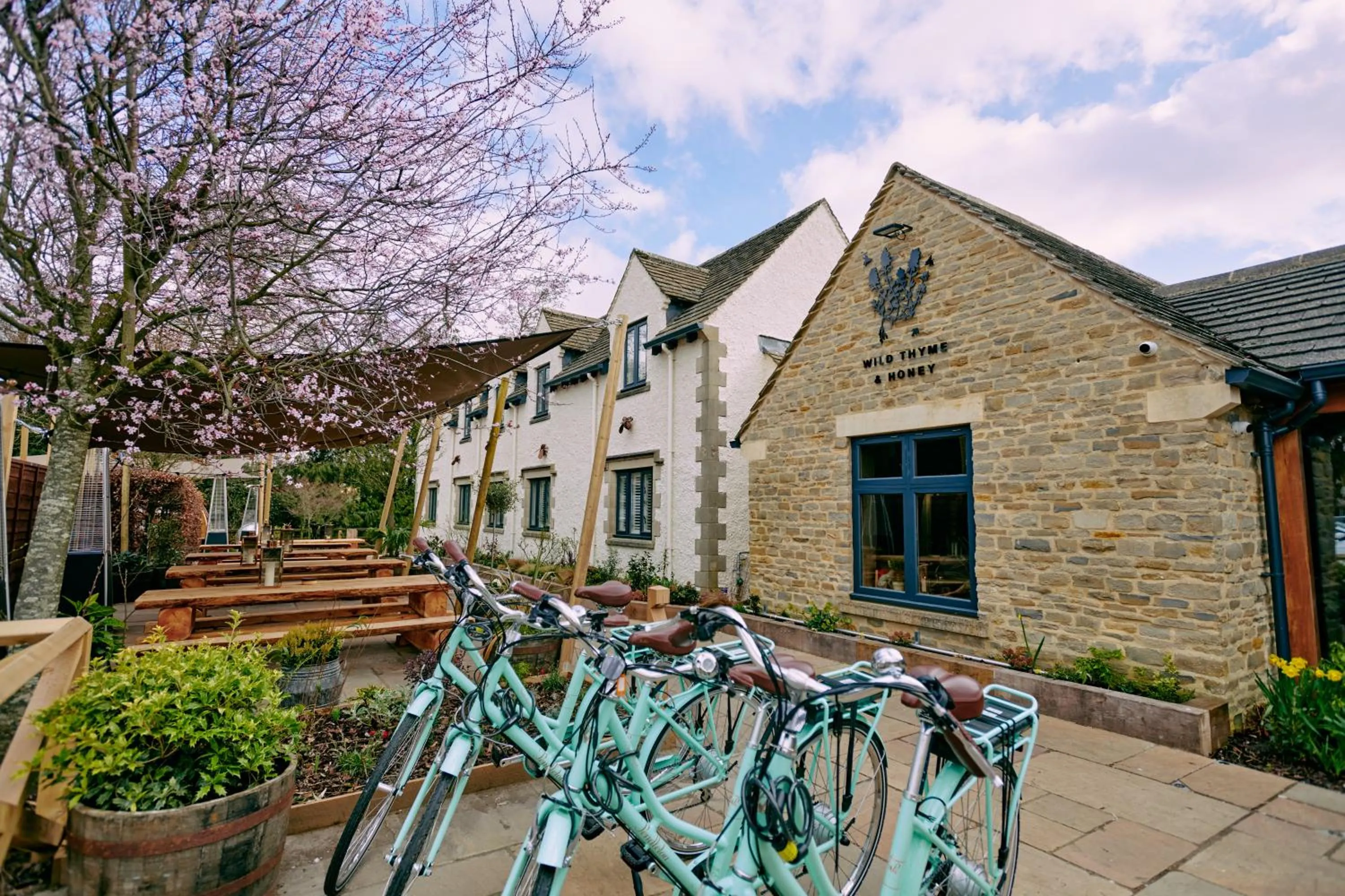 Facade/entrance in Wild Thyme & Honey - Cirencester-Cotswolds