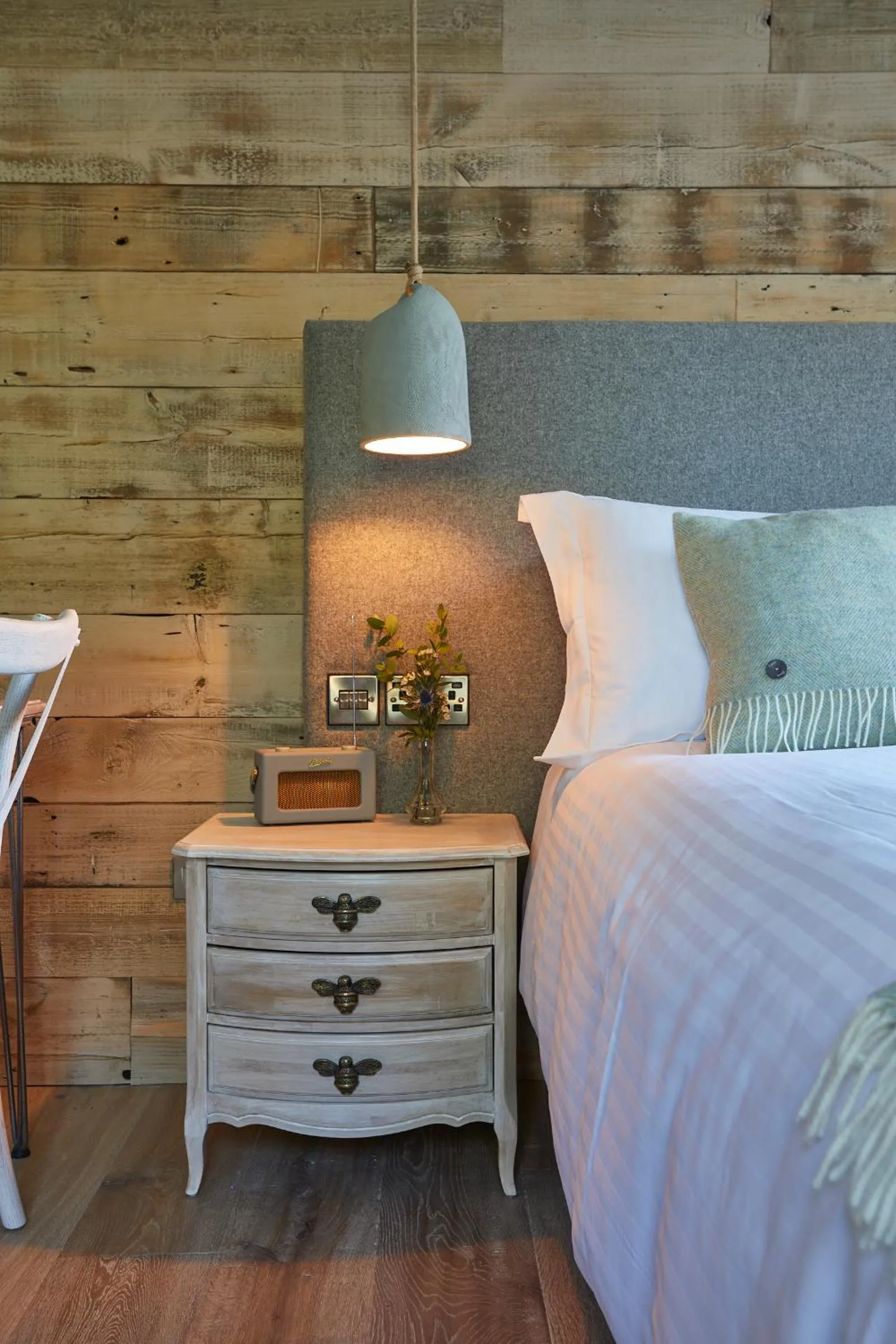Bedroom, Bed in Wild Thyme & Honey - Cirencester-Cotswolds
