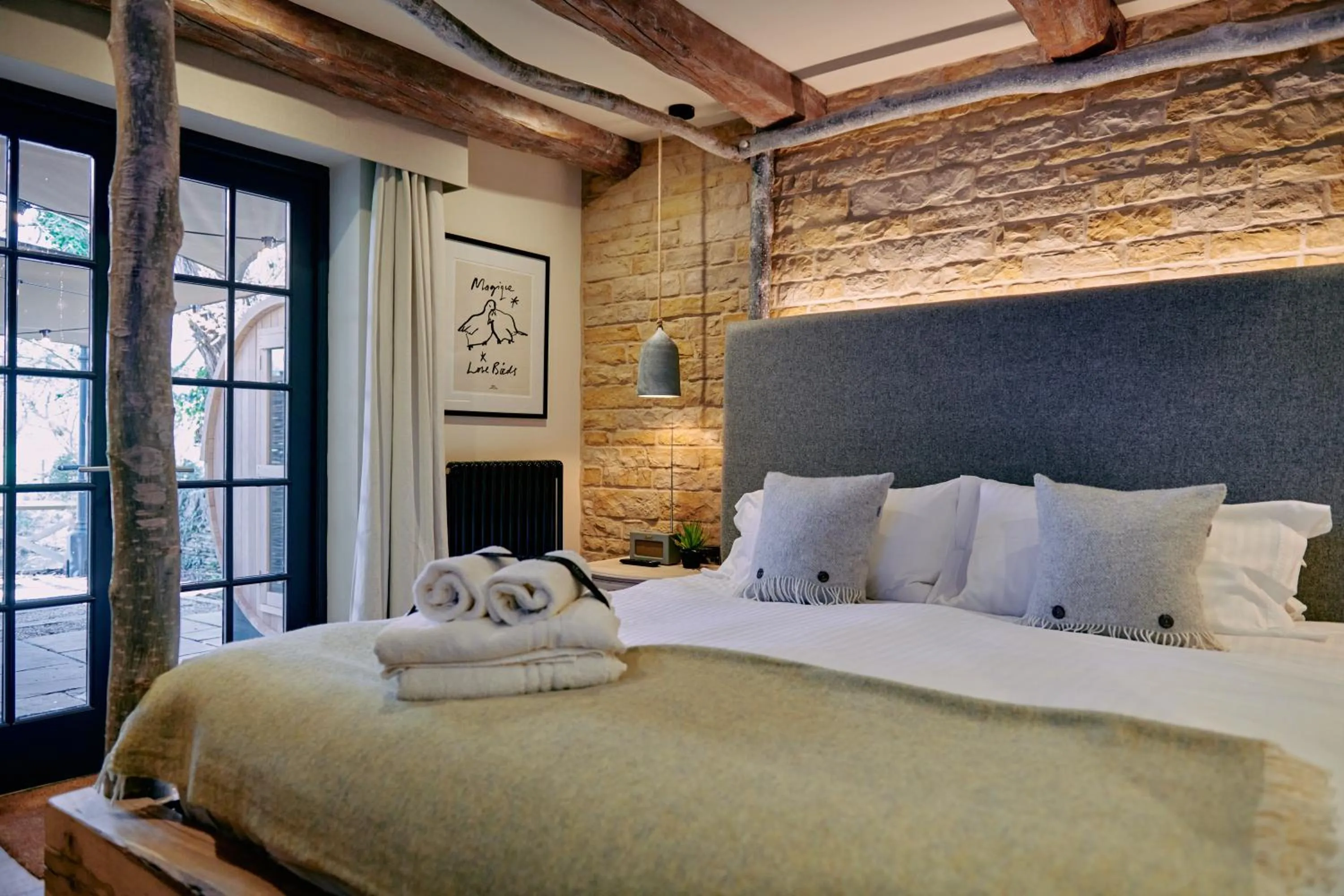 Bed in Wild Thyme & Honey - Cirencester-Cotswolds